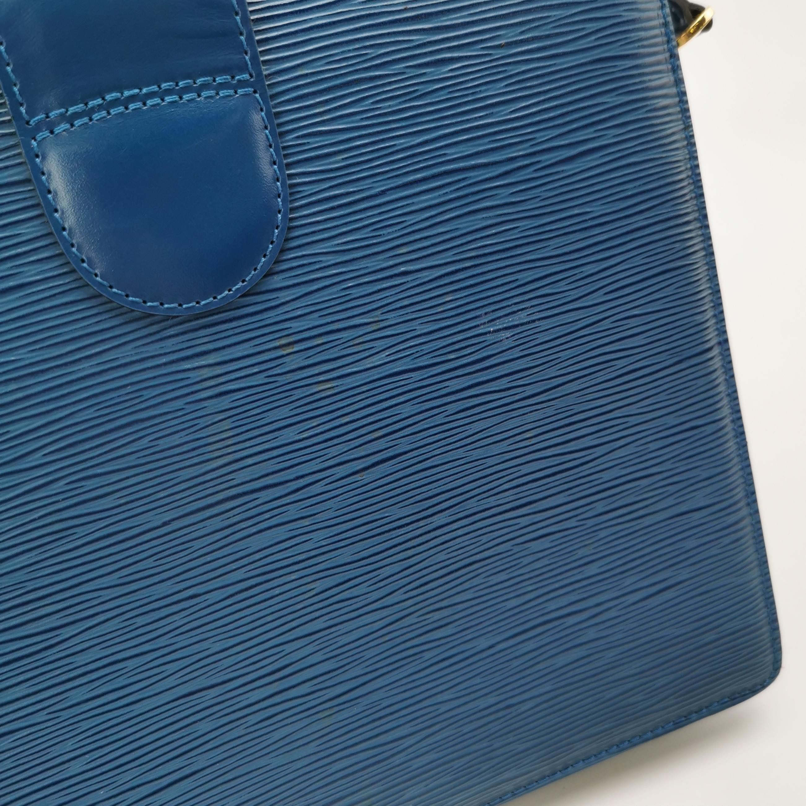 Louis Vuitton Louis Vuitton (LV) Cluny cowhide solid color water ripple f Size ONE SIZE - 5 Thumbnail