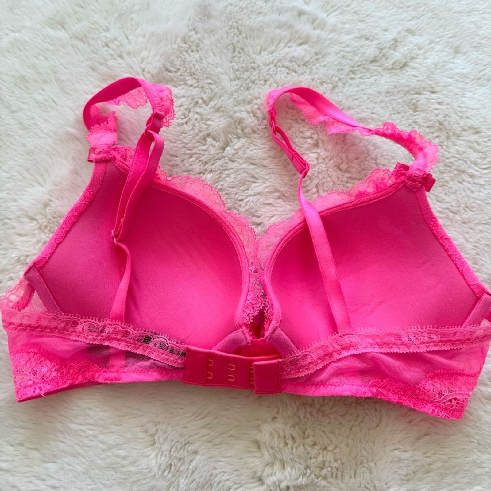 Victoria's Secret Victoria’s Secret women pink bra 34B limited edition 180$ Size ONE SIZE - 4 Thumbnail