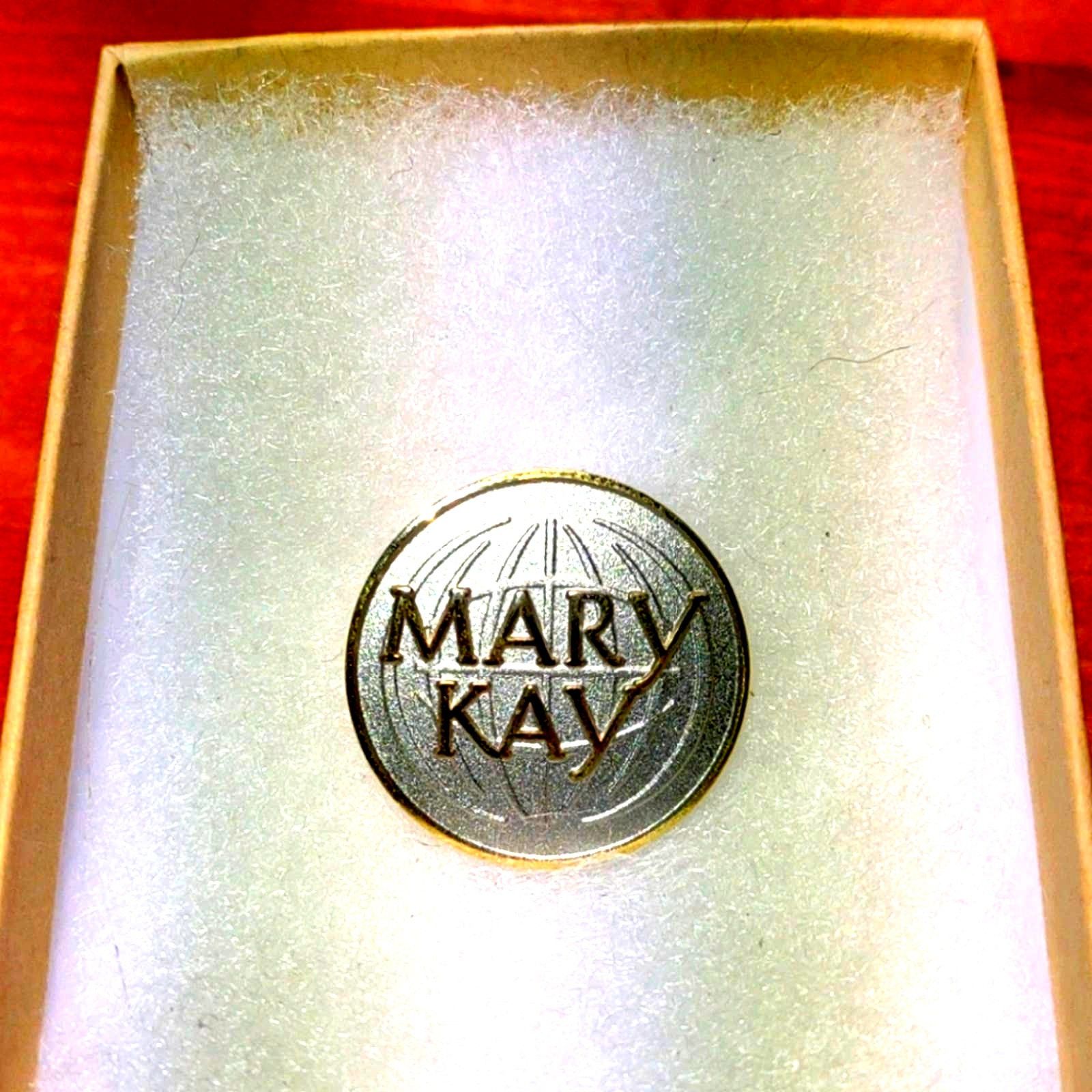 Vintage Vintage Mary Kay lapel pin Size ONE SIZE - 1 Preview