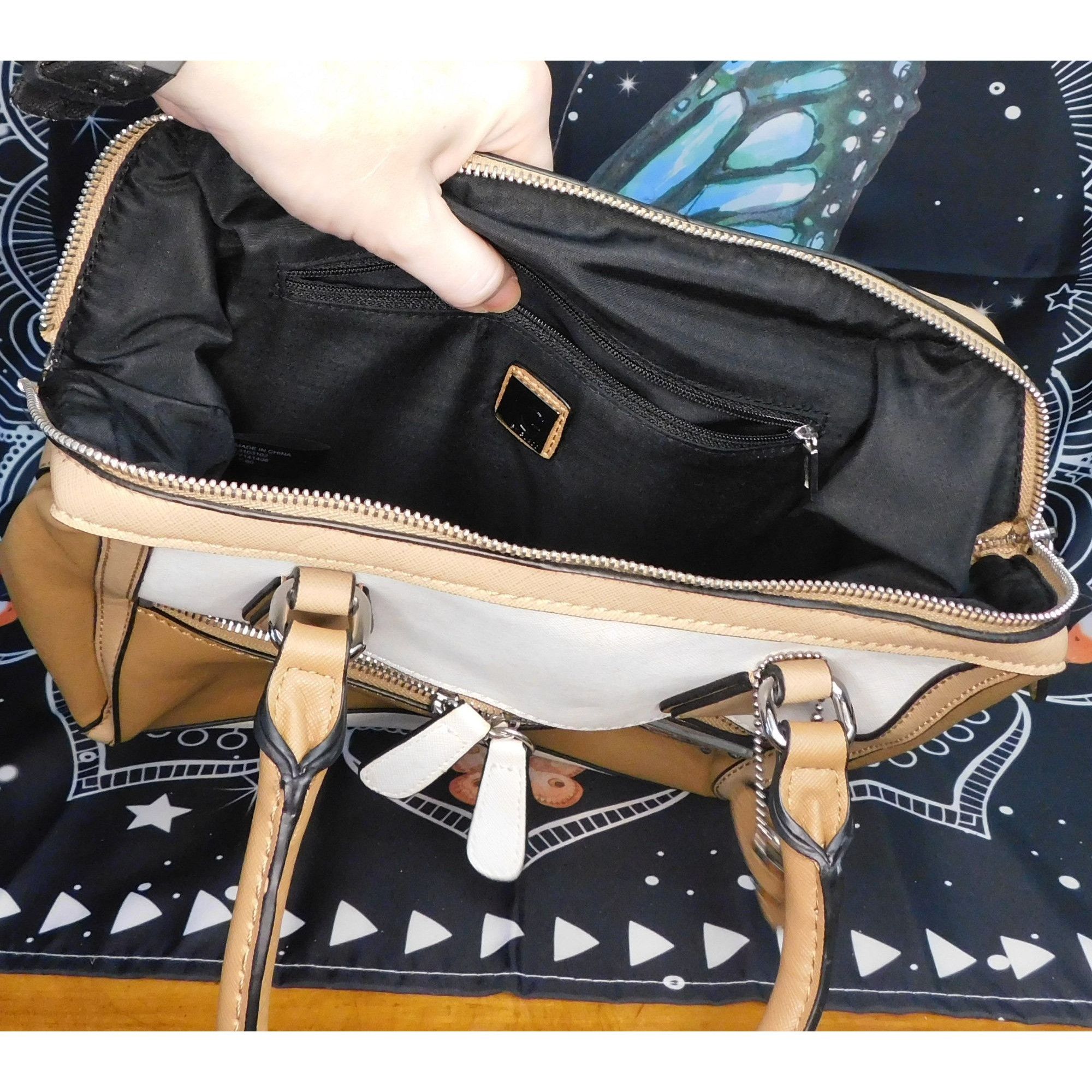 Guess G By Guess White And Tan Bag With Removeable Strap Size ONE SIZE - 4 Thumbnail