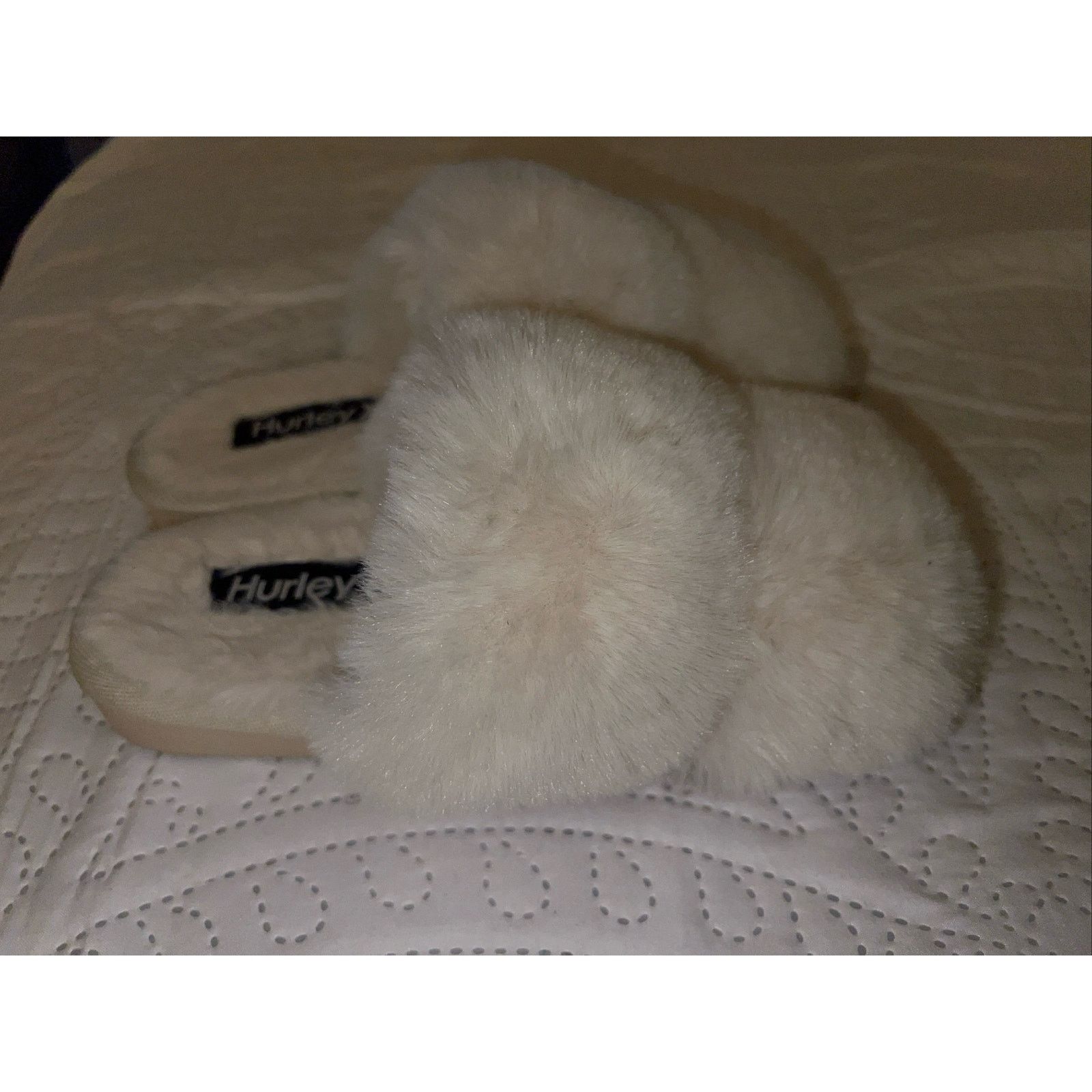 Hurley Slippers Size 6 Hurley Carol Cream Faux Fur 2 Straps Slides Size US 6 / IT 36 - 4 Thumbnail