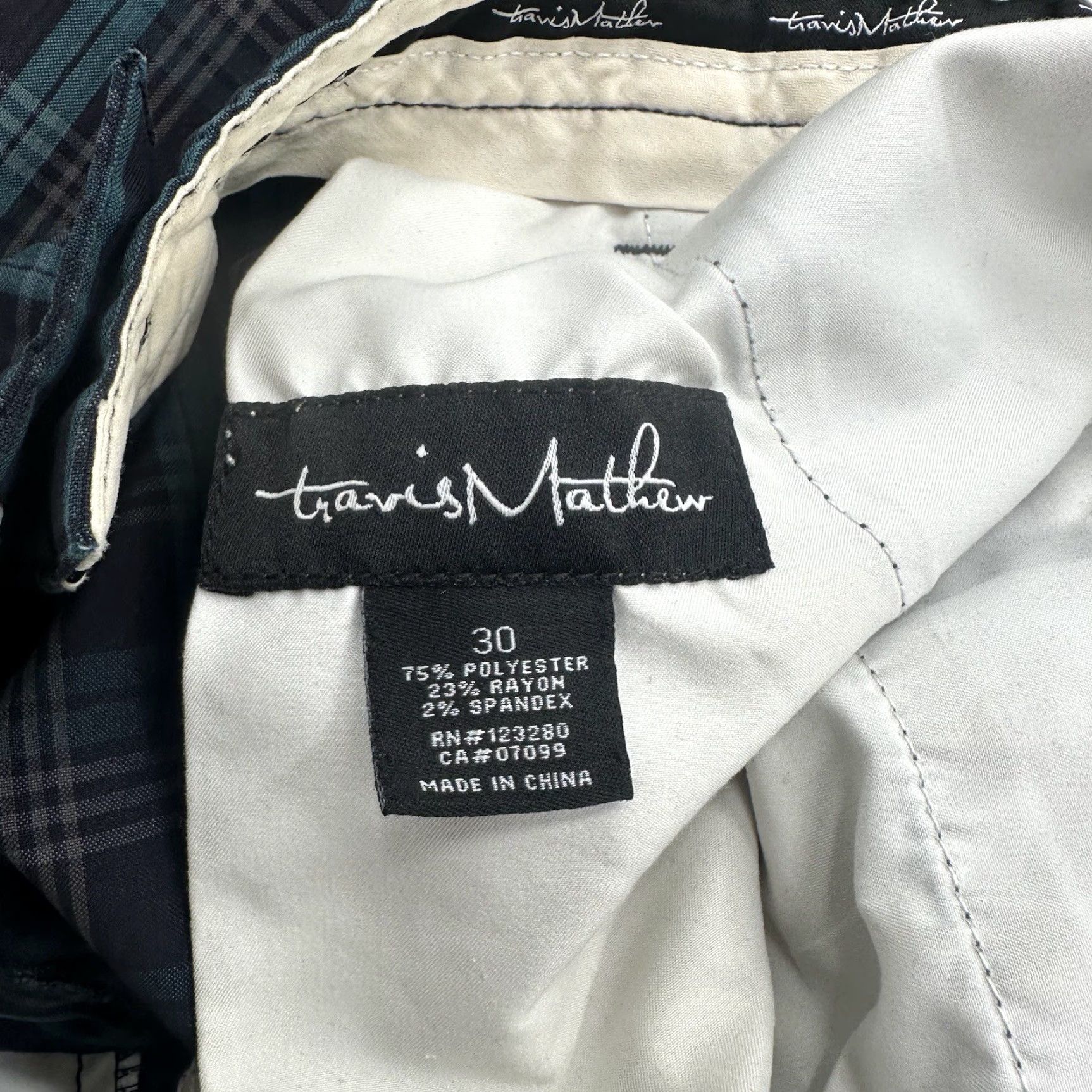 TravisMathew Travis Mathew Shorts Men 30 Green Plaid Polyester Bermuda Golf Outing Outdoor Casual Weekend Athletic Pockets Logo Spring Summer Fall Size US 30 / EU 46 - 3 Thumbnail