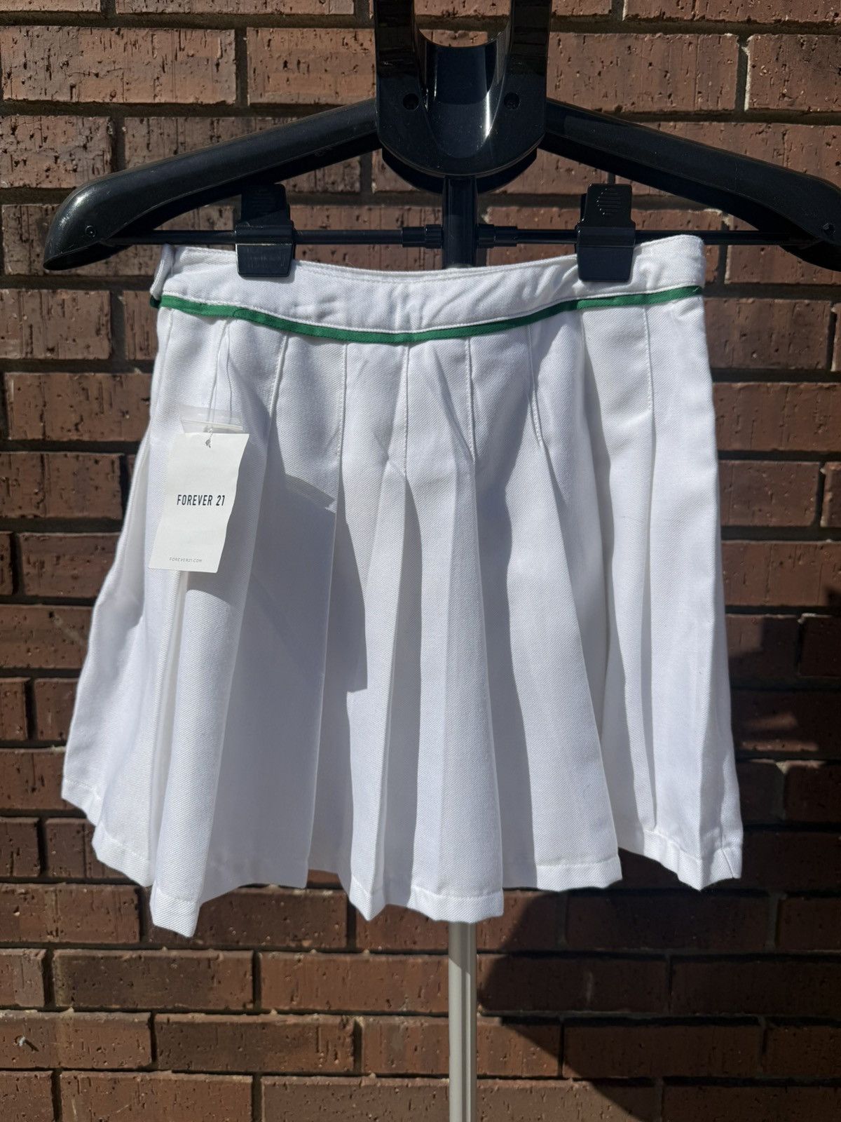 Forever 21 Forever 21 Tennis Style White Mini Skirt Green Trim Pleated Size 24" / US 00 / IT 34 - 4 Thumbnail