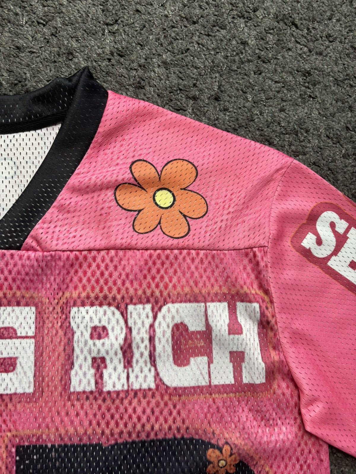 Japanese Brand Vintage Young Rich 22 flowers pink black football jersey Size US L / EU 52-54 / 3 - 10 Thumbnail