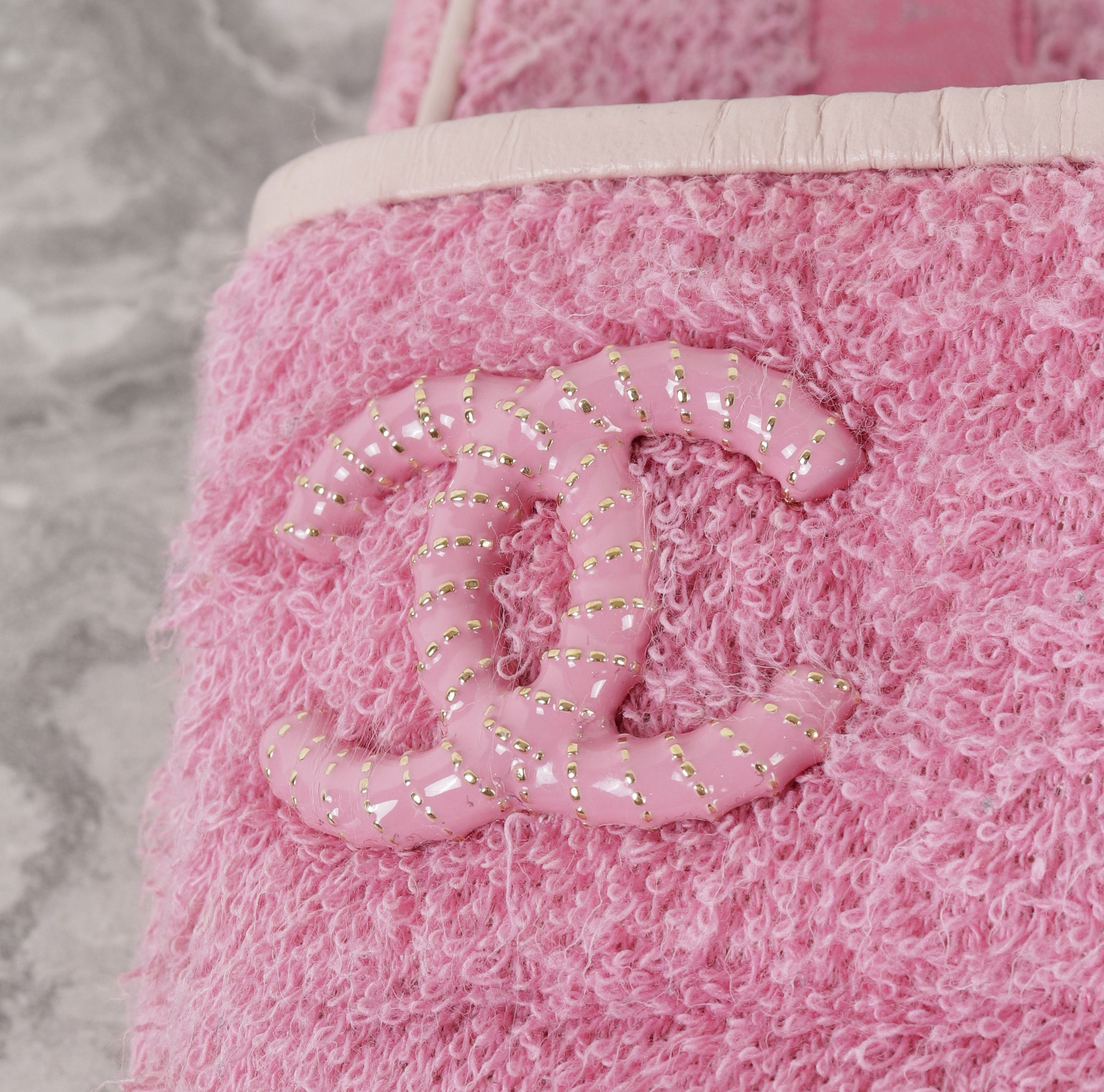 Chanel Chanel CC Logo Pink Terry Slippers Size US 7 / IT 37 - 4 Thumbnail