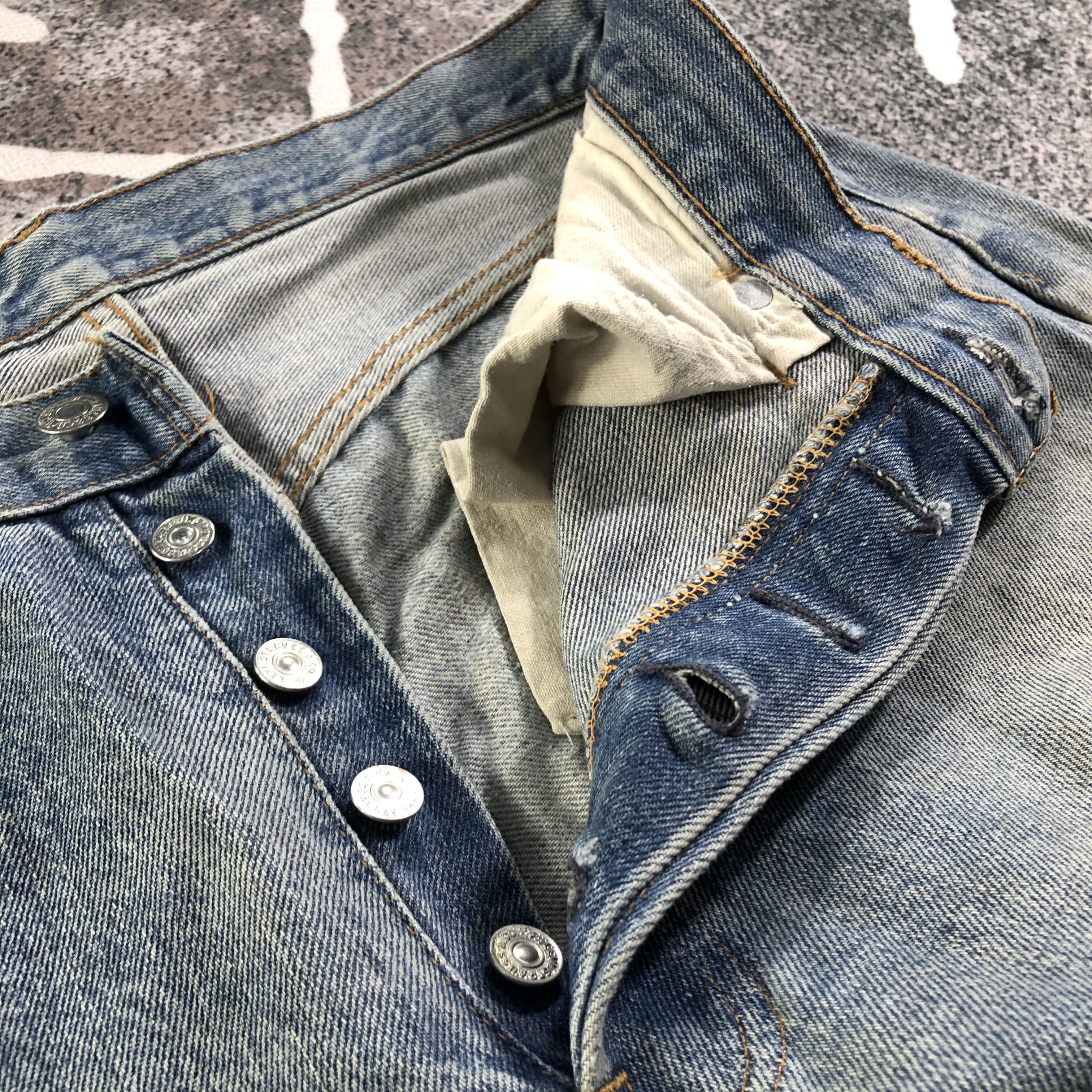 Levi's Vintage Levis 501 Jeans Faded Blue Denim KJ2300 Size US 31 - 9 Thumbnail
