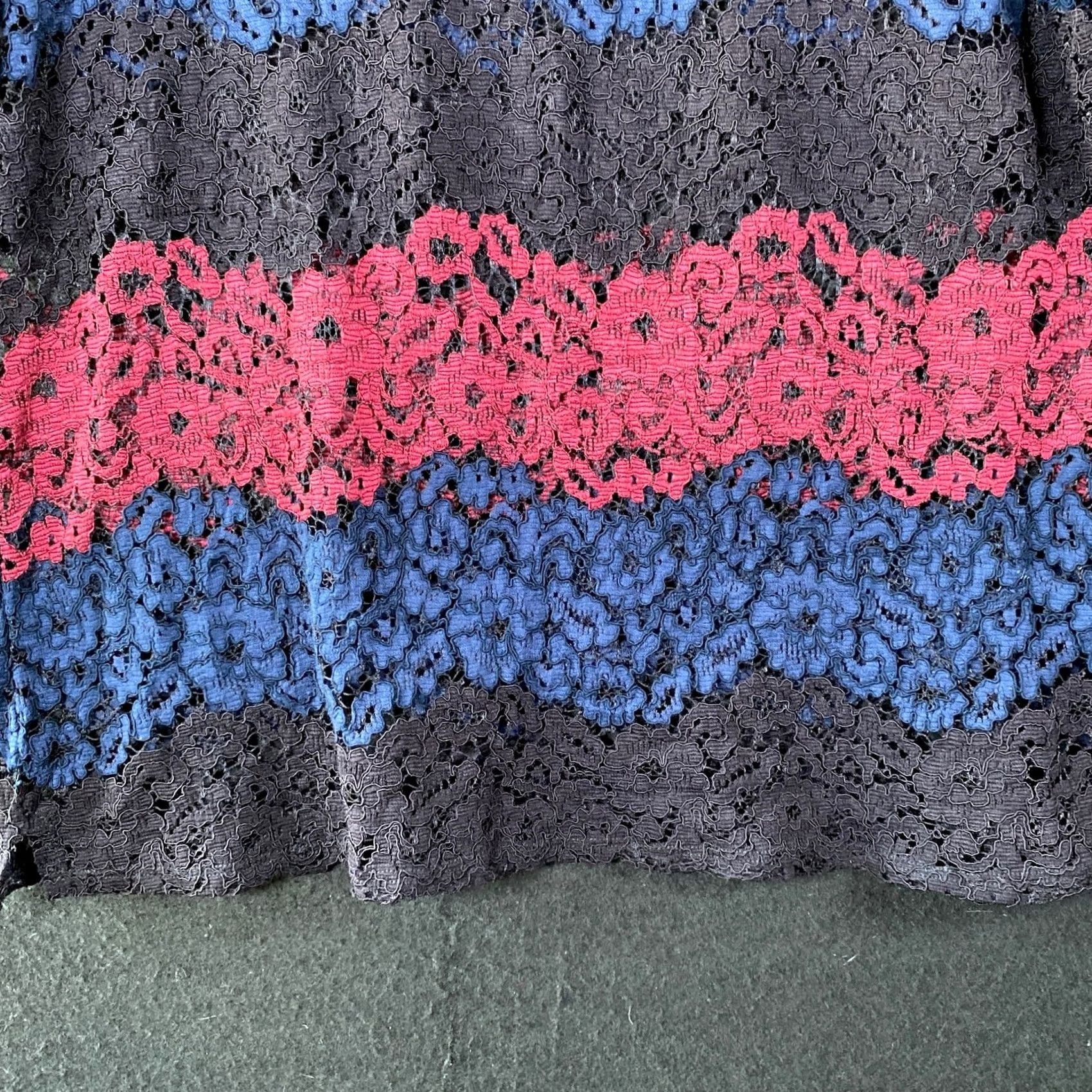 Express Express Blouse Red Black Blue Floral Crochet Short Sleeve Round Neck L Womens Size L / US 10 / IT 46 - 3 Thumbnail
