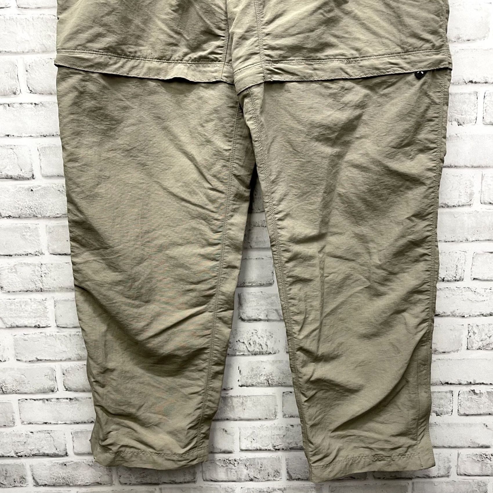 The North Face VINTAGE The North Face Beige Convertible Hiking Pants Womens Size XL Size 40" / US 18 - 3 Thumbnail