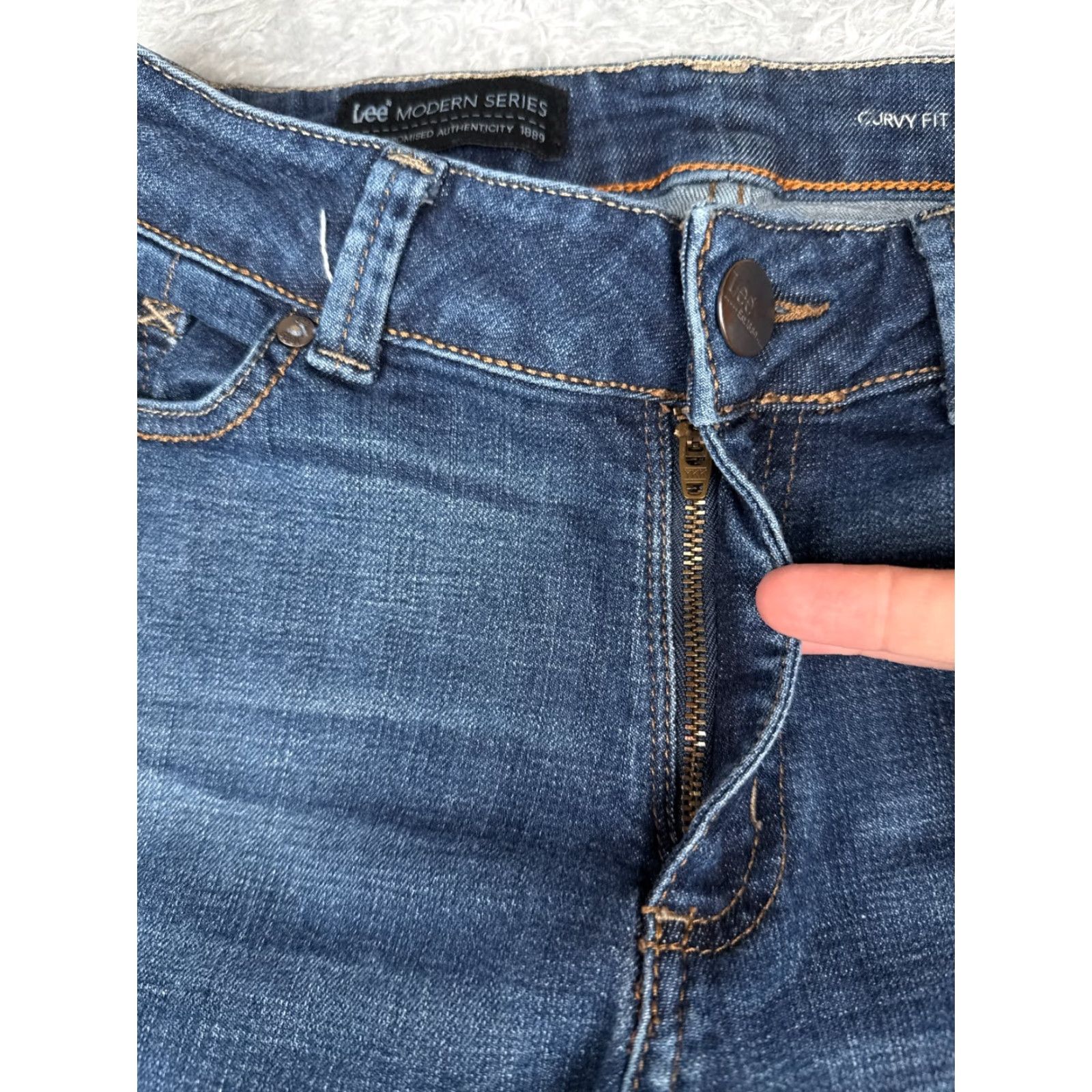 Lee Lee Jeans Women Jeans 6P Blue Denim Curvy Fit Bootcut Cotton Blend Mid Rise 28x31 5-Pocket Zipper Embroidered Machine Washable Vintage No Size 28" / US 6 / IT 42 - 5 Thumbnail