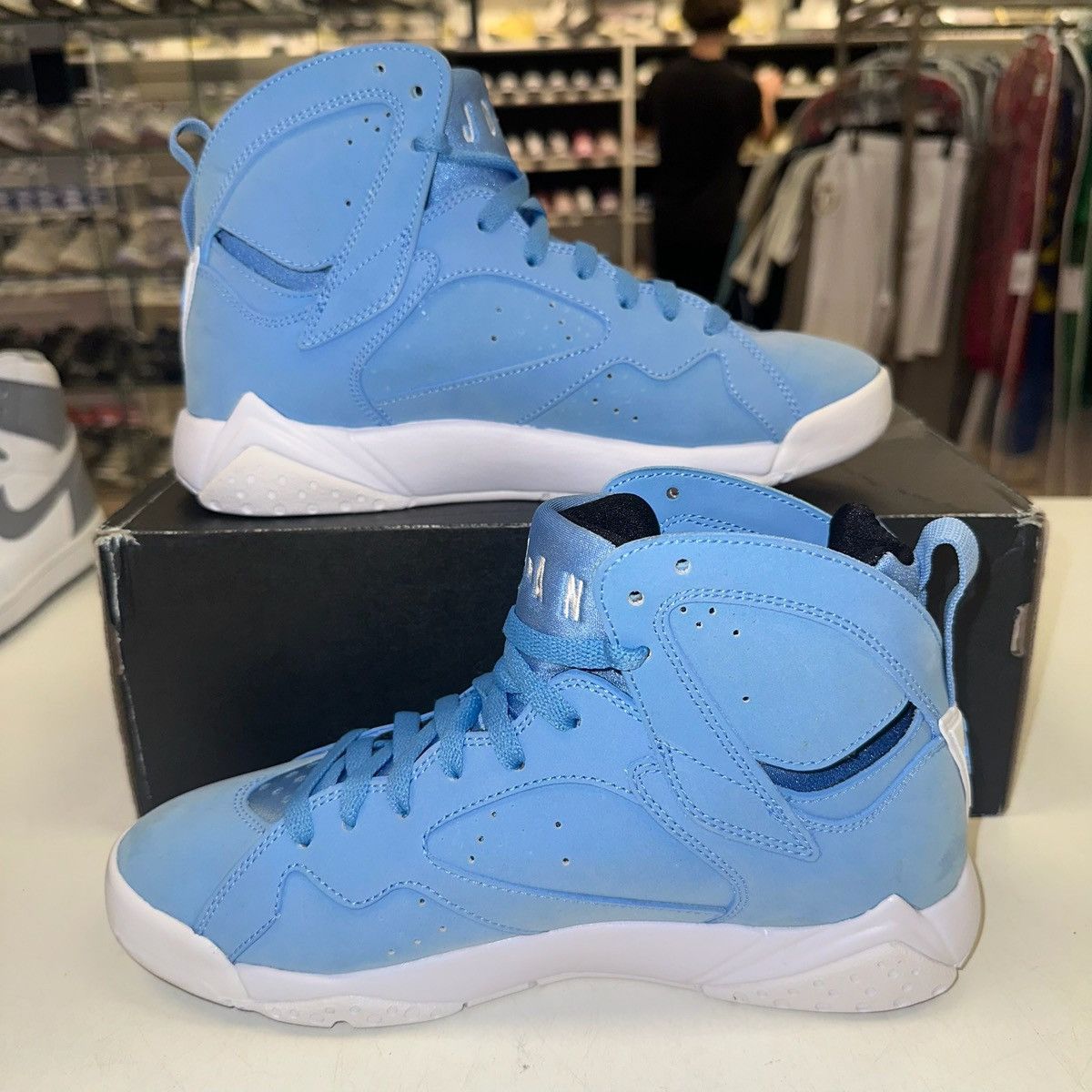 Jordan Brand × Nike Size 7 - Jordan 7 Retro Pantone 304775-400 Size US 7 / EU 40 - 2 Thumbnail