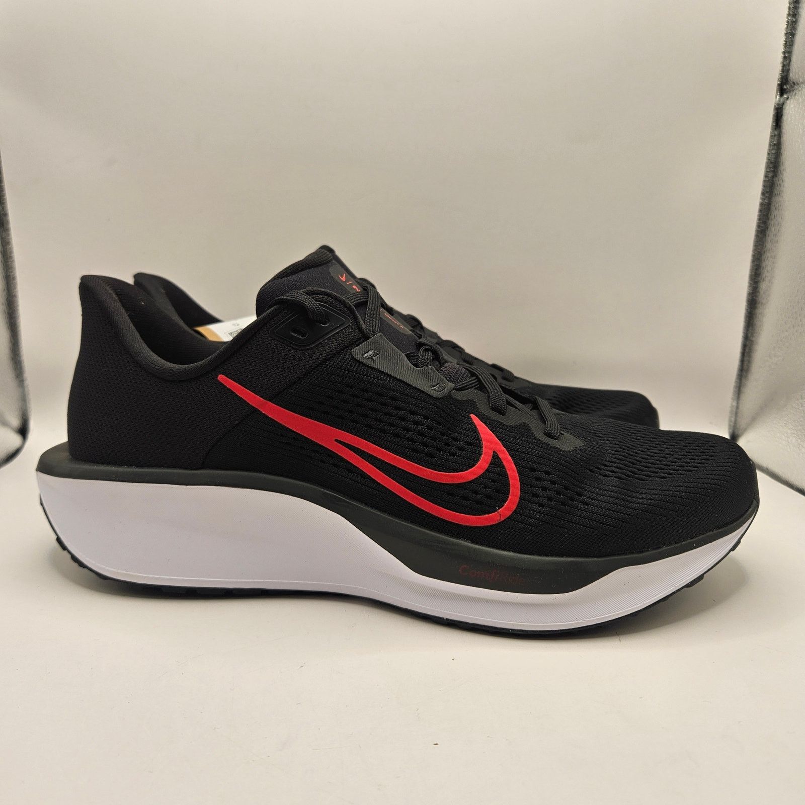 Nike NIKE MEN'S 11 QUEST 6 BLACK WHITE UNIVERSITY RED FD6033-011 Size US 11 / EU 44 - 4 Thumbnail