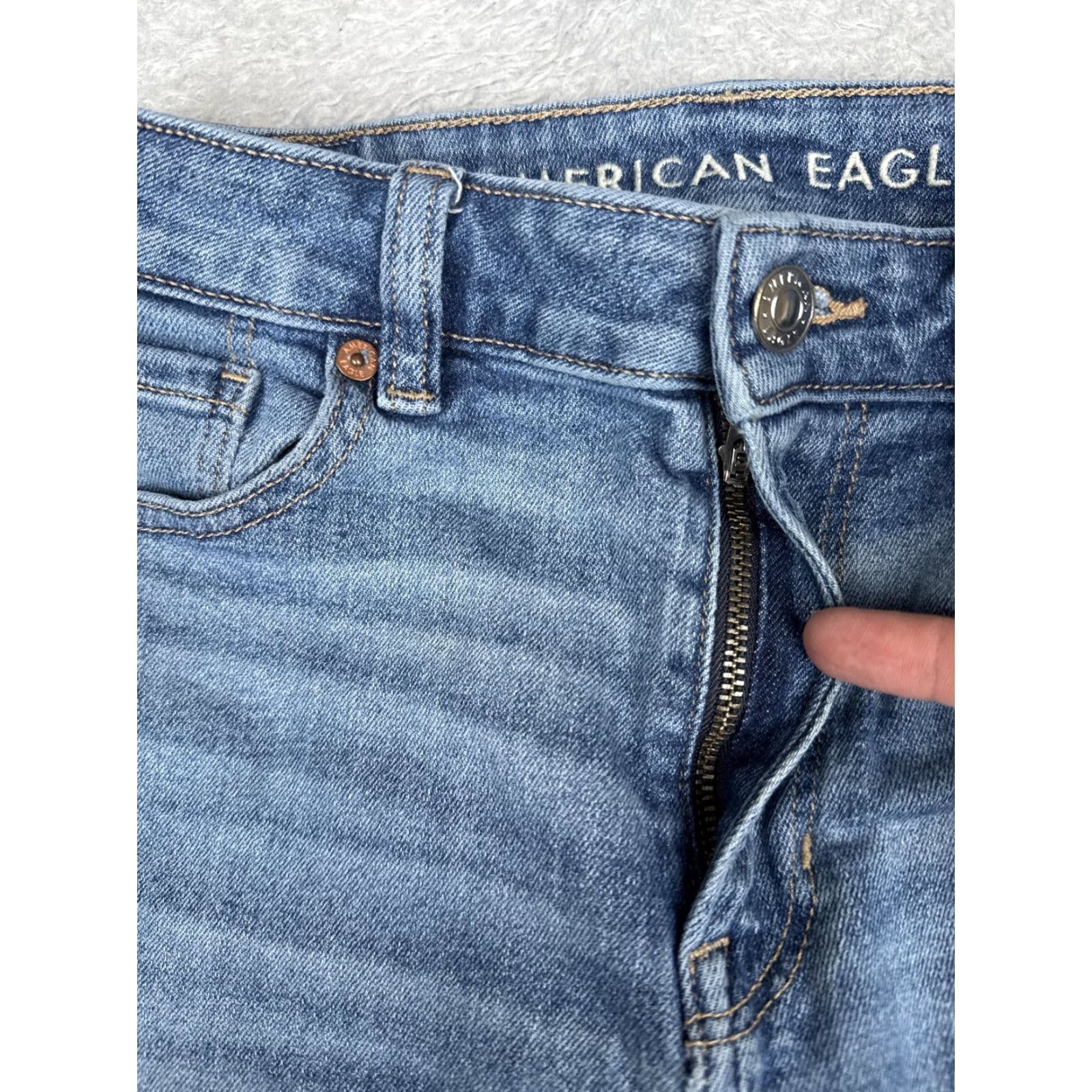American Eagle Outfitters American Eagle Outfitters Women's Jeans Skinny 4 Short Blue Wash High Rise 26x25 Cropped Mid Rise Denim Stretch 5-Pocket Button Zipper Size 27" / US 4 / IT 40 - 5 Thumbnail