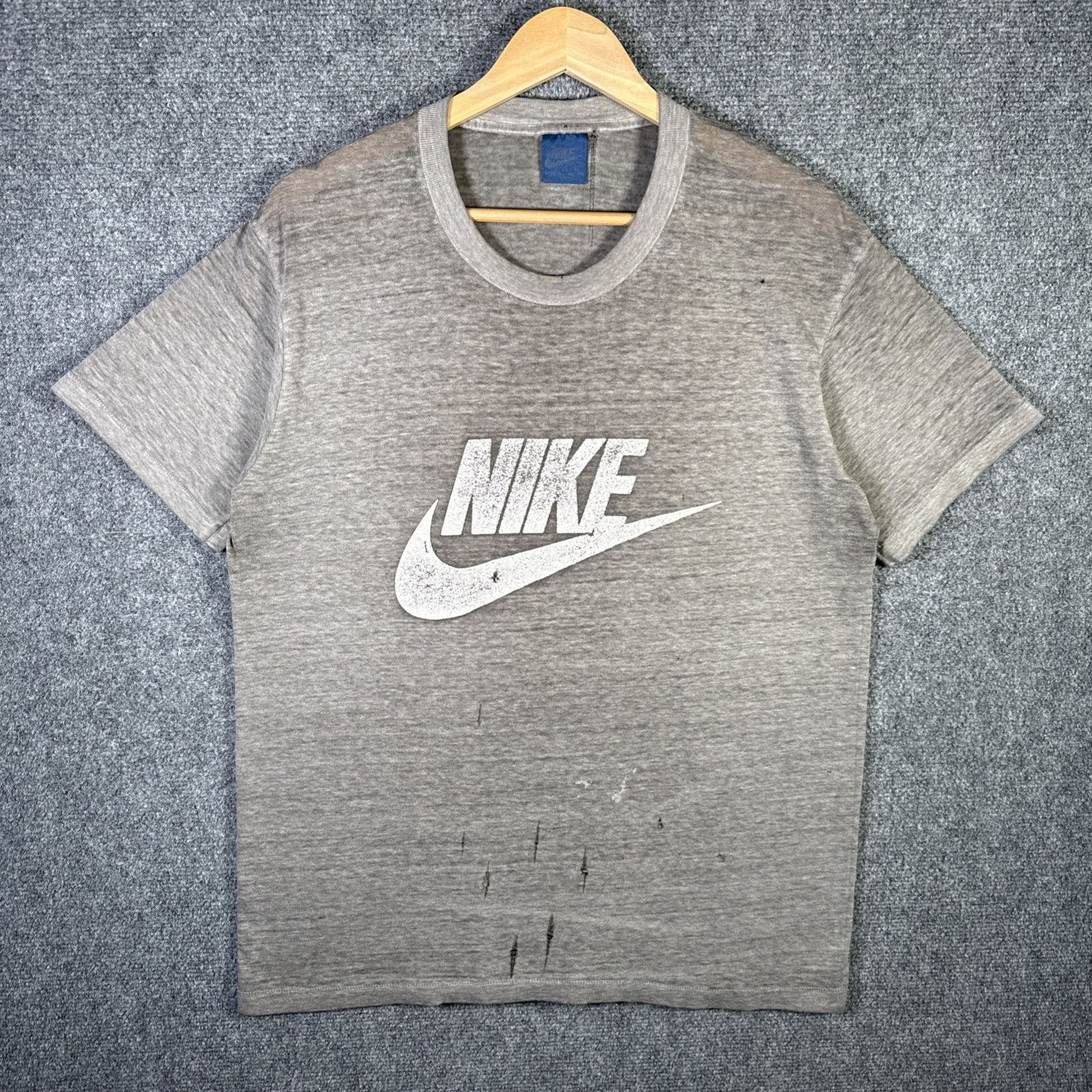 Nike Vintage Nike Shirt Mens Large Black 80s Center Swoosh Thin Size US L / EU 52-54 / 3 - 1 Thumbnail