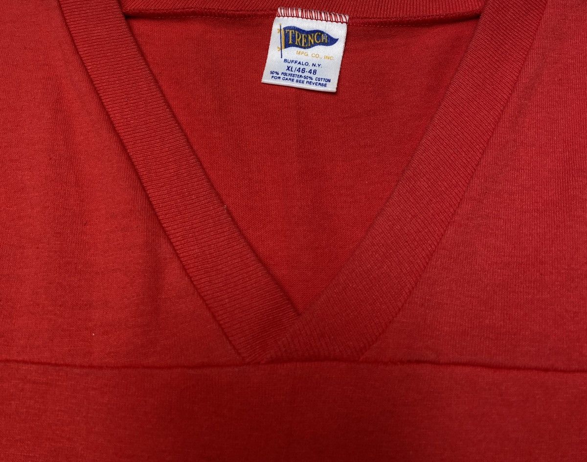 NHL × Vintage Vintage NFL Team Black Hawk Chicago T-Shirt 1990s Size US XL / EU 56 / 4 - 6 Thumbnail