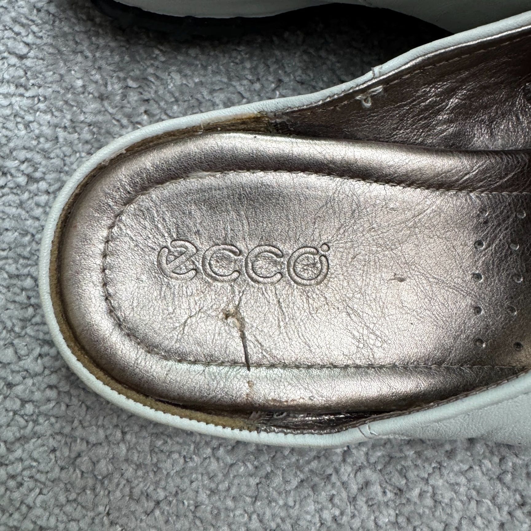 Ecco ECCO Sandal Womens 8-8.5 White Leather Flower Thong Slip On Flat Low Heel Bohemian Beach Designer Outdoor Casual Girls Womens Size US 8 / IT 38 - 5 Thumbnail
