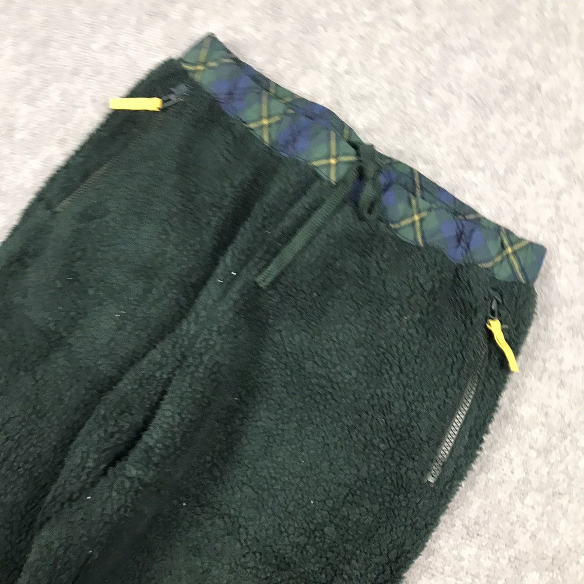 JW Anderson × Uniqlo J.W ANDERSON X UNIQLO GREEN FLEECE SHERPA SWEATPANTS Size US 32 / EU 48 - 5 Thumbnail