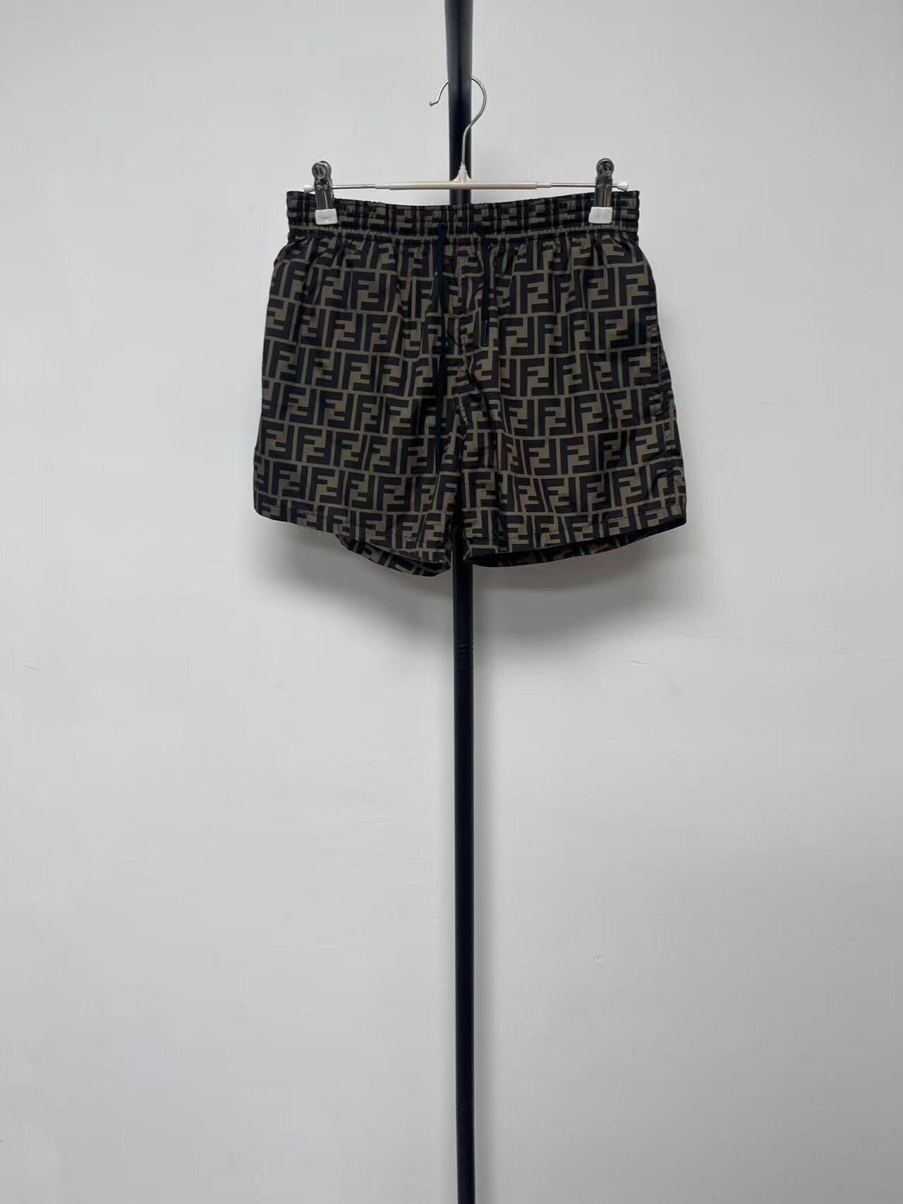 Fendi fendi logo print casual shorts for men Size US 28 / EU 44 - 1 Thumbnail