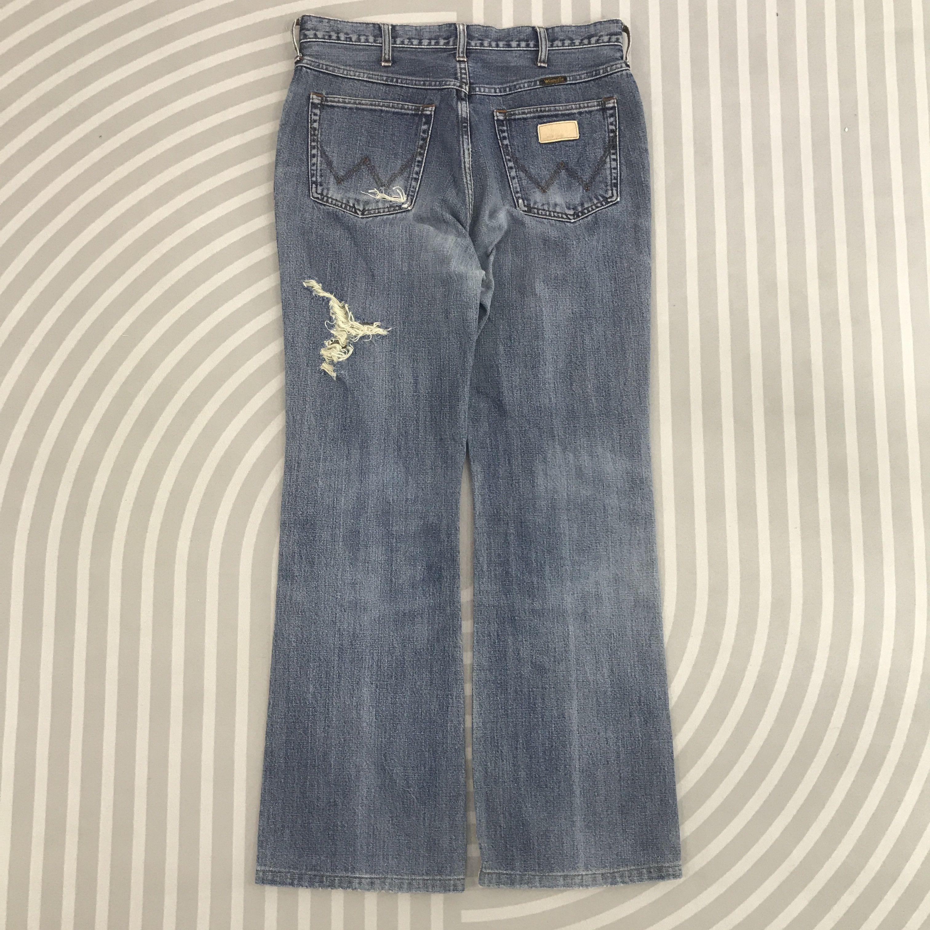 Vintage × Wrangler Flare Wrangler Distressed denim Bootcut design jeans pants Size US 31 - 4 Thumbnail