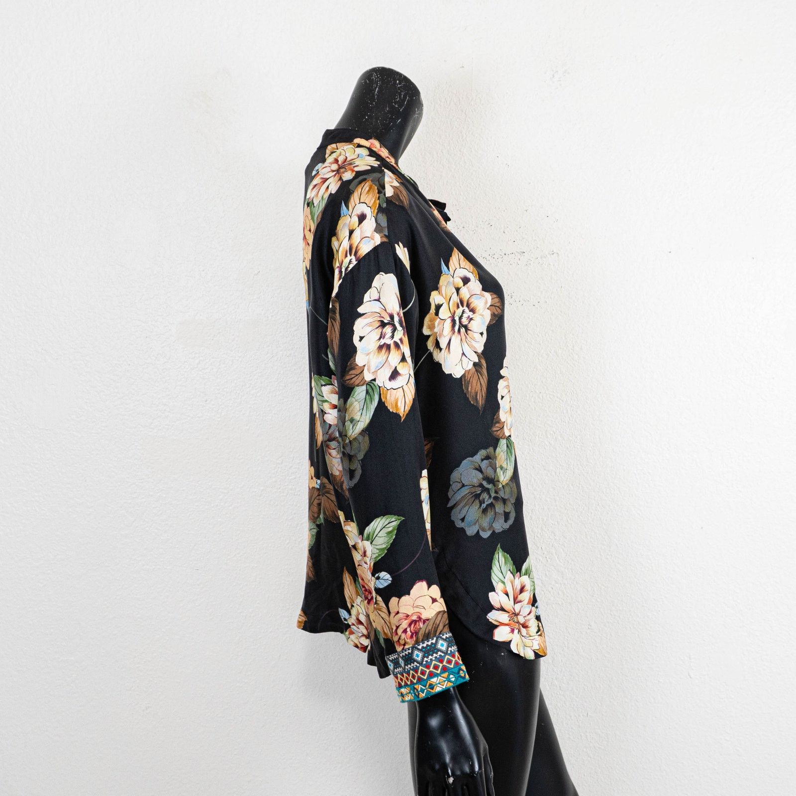 Johnny Was Johnny Was Corey Boxy Top 100% Silk Black Floral size XS Size XS / US 0-2 / IT 36-38 - 5 Thumbnail