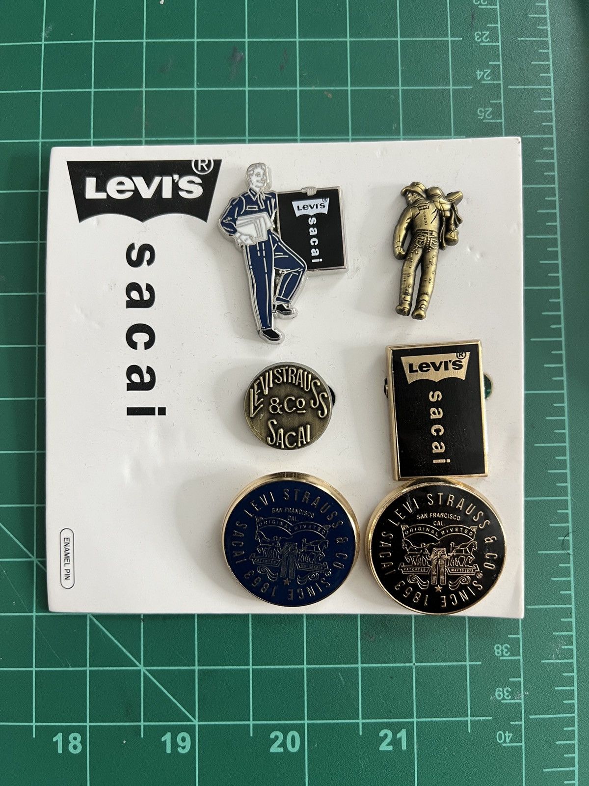 Sacai BNWT Levis + Sacai Reversible Blazer Denim Jacket w/ Pins Size US M / EU 48-50 / 2 - 12 Thumbnail