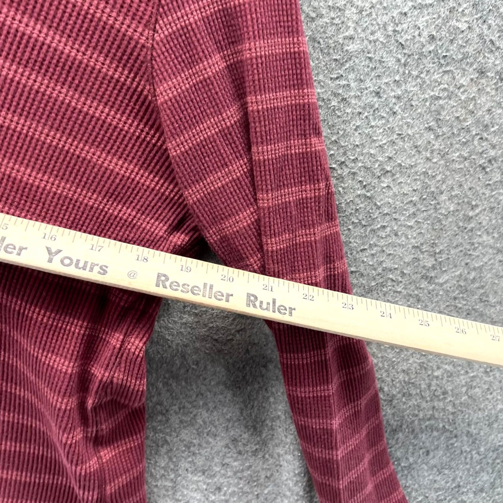 Vintage Columbia Shirt Women Large Burgundy Thermal Waffle Knit Long Sleeve Pullover Top Size L / US 10 / IT 46 - 3 Thumbnail