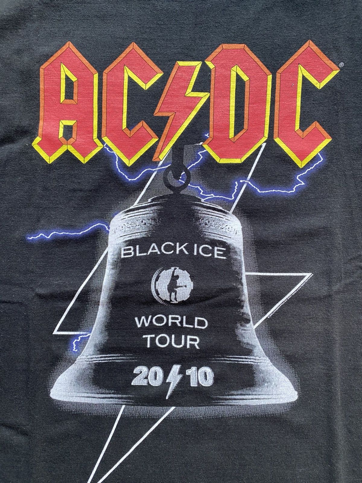Band Tees ACDC BLACKICE WORLD TOUR 2010 Size US M / EU 48-50 / 2 - 3 Thumbnail
