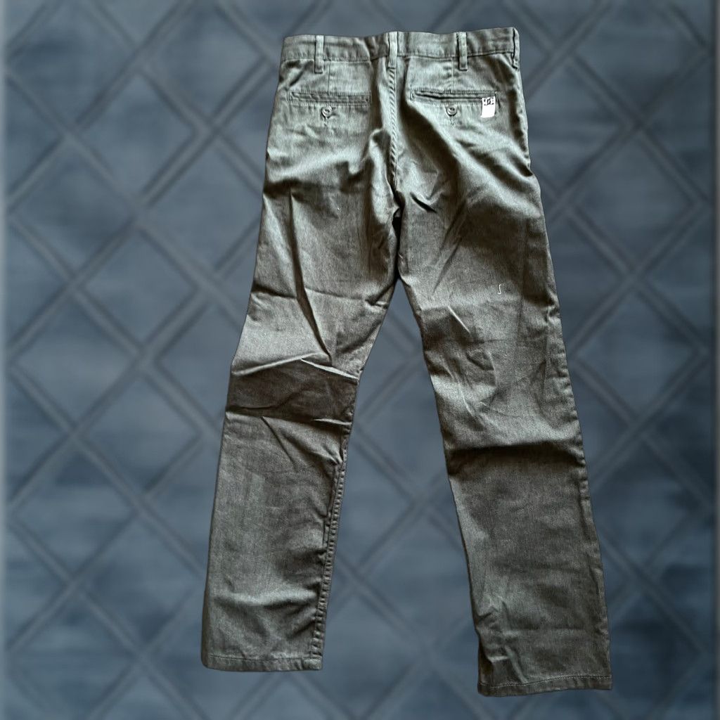 Vintage DC Shoes Women’s Slim Fit Grey Pants Size 26 Regular Chino Size 26" / US 2 / IT 38 - 1 Thumbnail