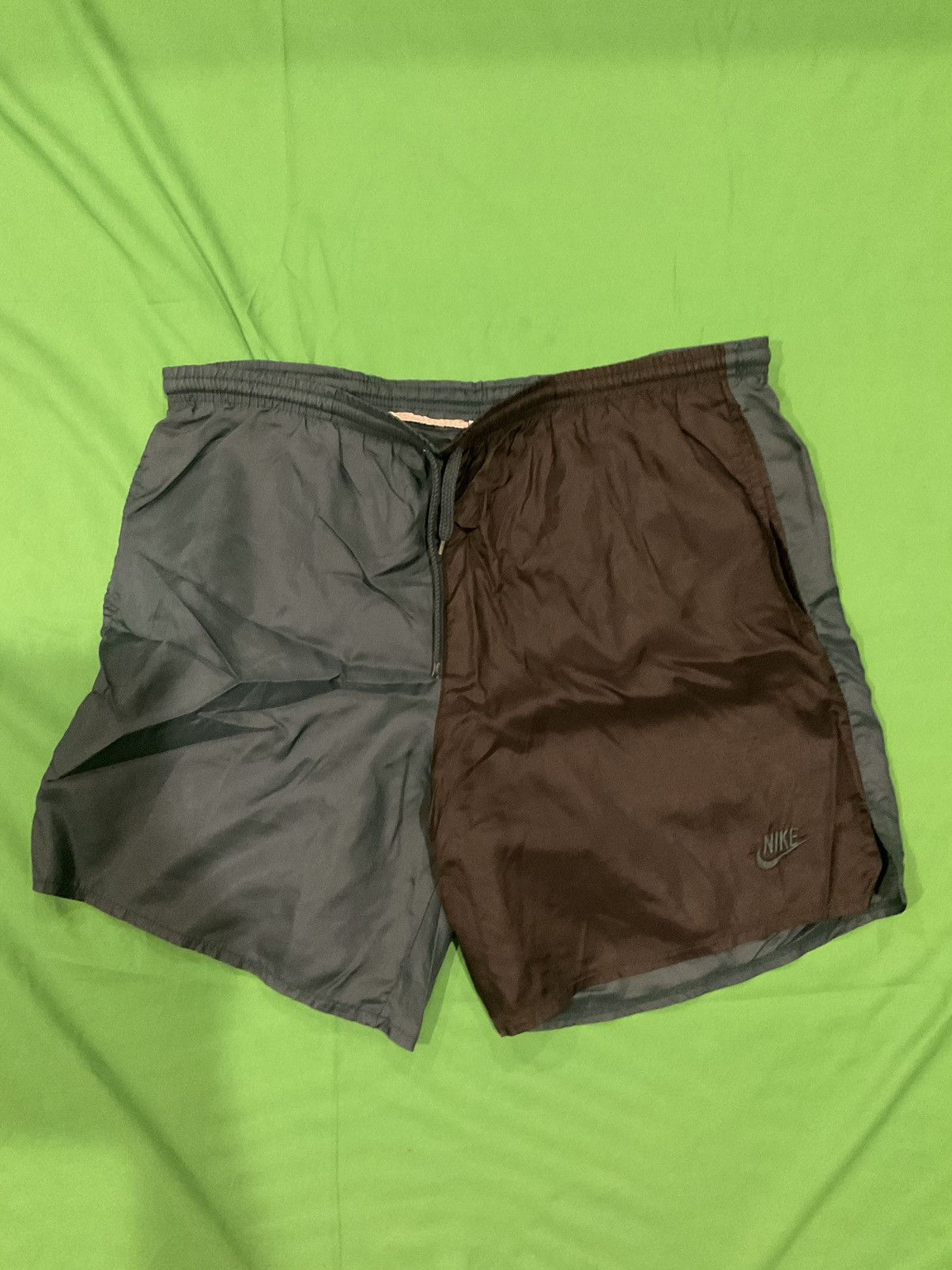 Nike × Vintage Vintage Nike green and black 90s track shorts Size US 34 / EU 50 - 1 Thumbnail