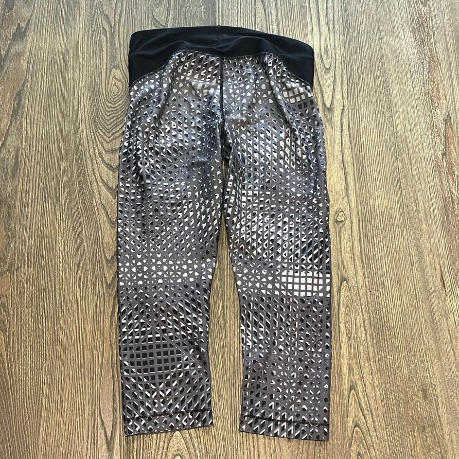 Under Armour Under Armour Girls Youth Heat Gear Crop Leggings Gray Size L Size 27" / US 4 / IT 40 - 4 Thumbnail