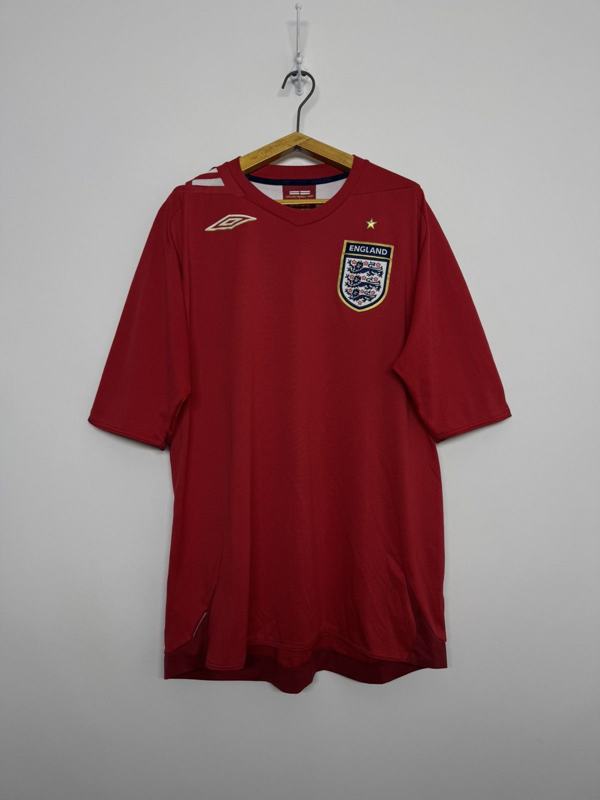 Umbro 2006 2008 England National Umbro Vintage Home Soccer Jersey Size US L / EU 52-54 / 3 - 1 Thumbnail