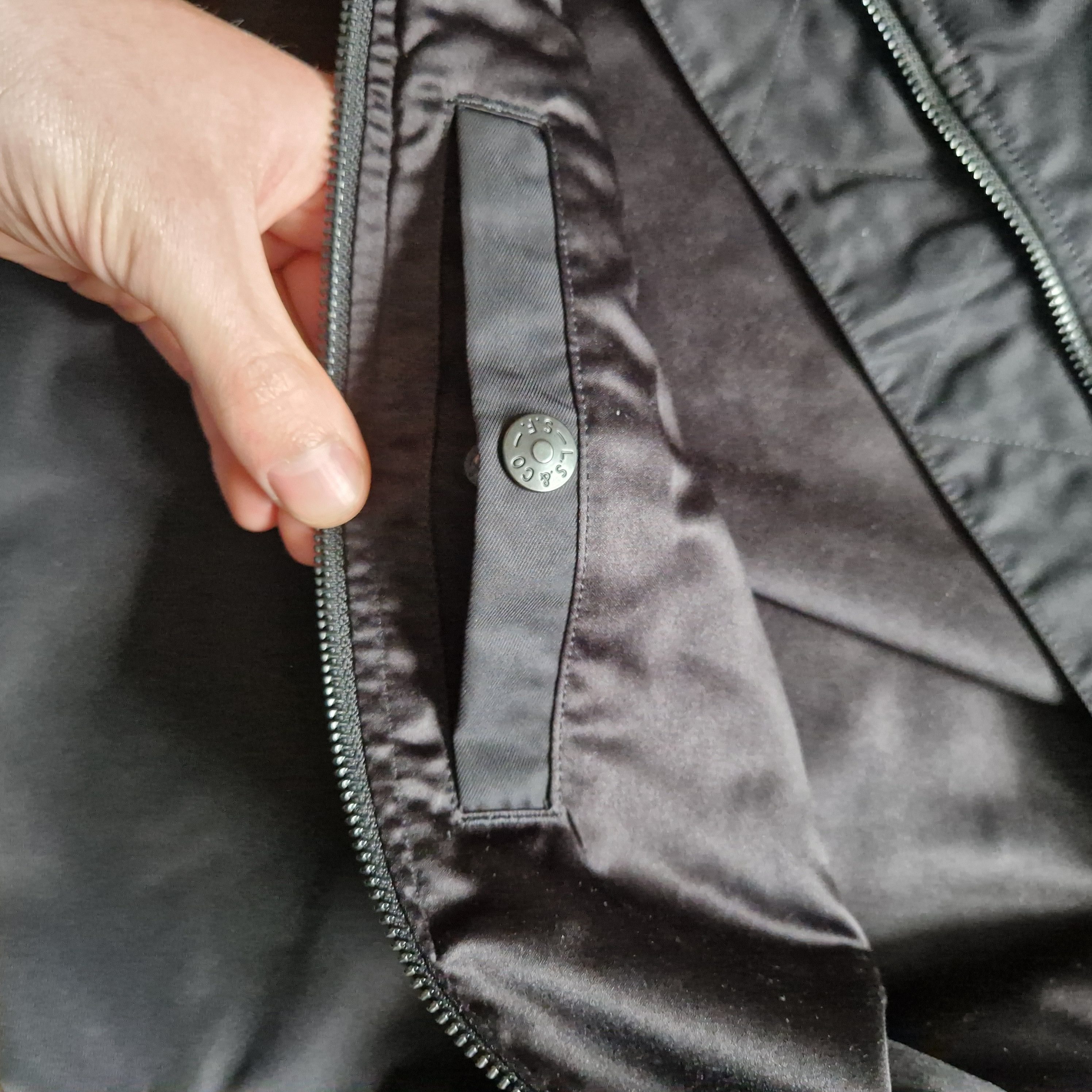 Levi's Levi’s Bomber Jacket – Black Nylon Outerwear (Size L) Size US L / EU 52-54 / 3 - 6 Thumbnail