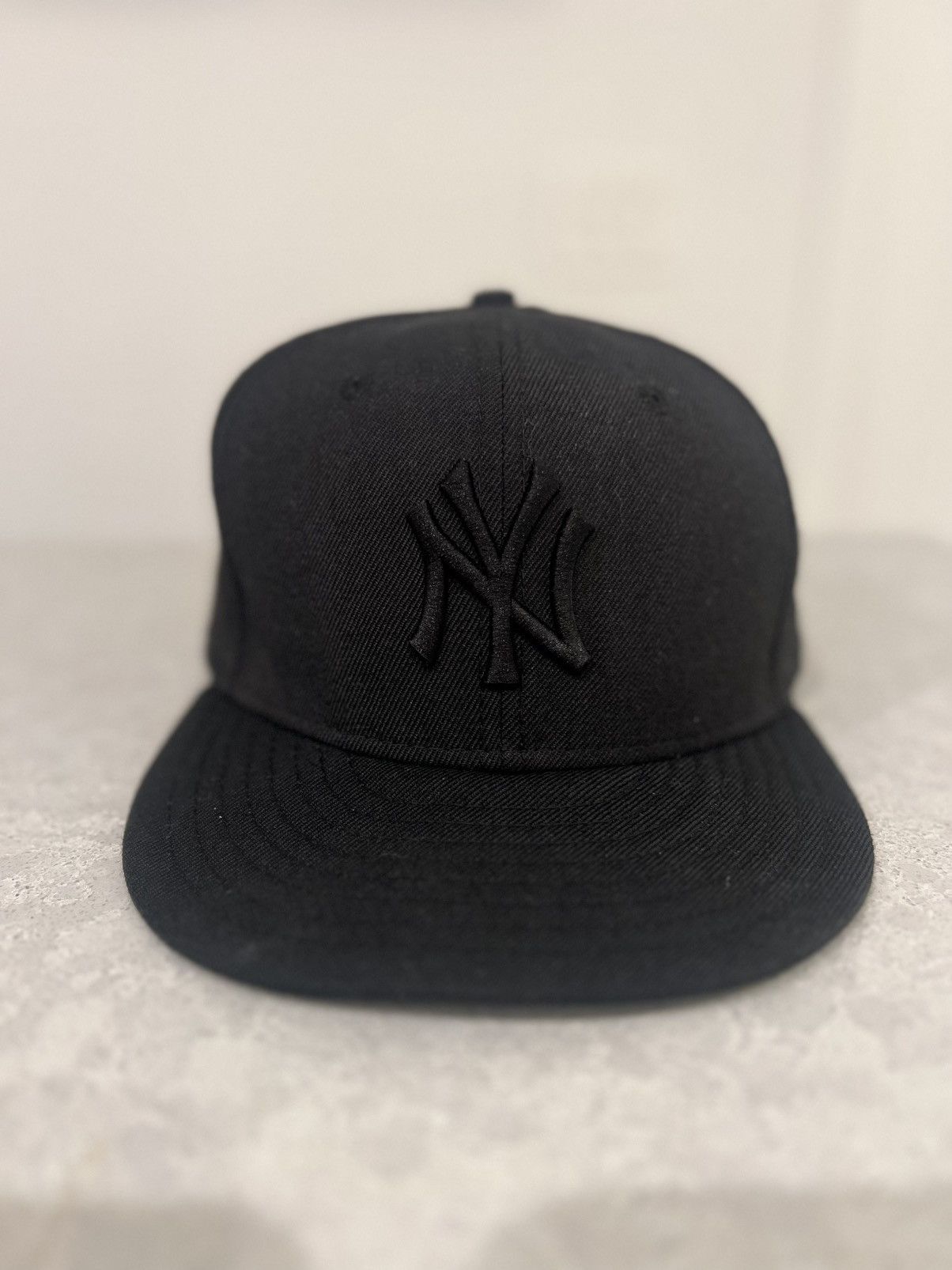 New York Yankees × Vintage Vintage New York Yankees Y2K Tonal Fitted Hat New Era 7 1/8 Size ONE SIZE - 1 Thumbnail