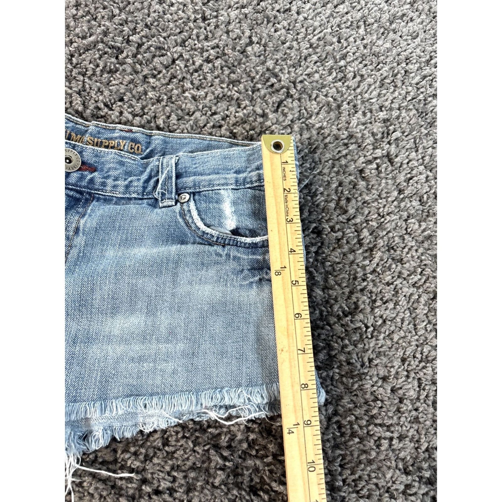 Mossimo VINTAGE Mossimo Low Rise Shorts Womens 30 Denim Light Wash Mini Frayed 90s Festival Womens Jeans Shorts Size 30" / US 8 / IT 44 - 2 Thumbnail
