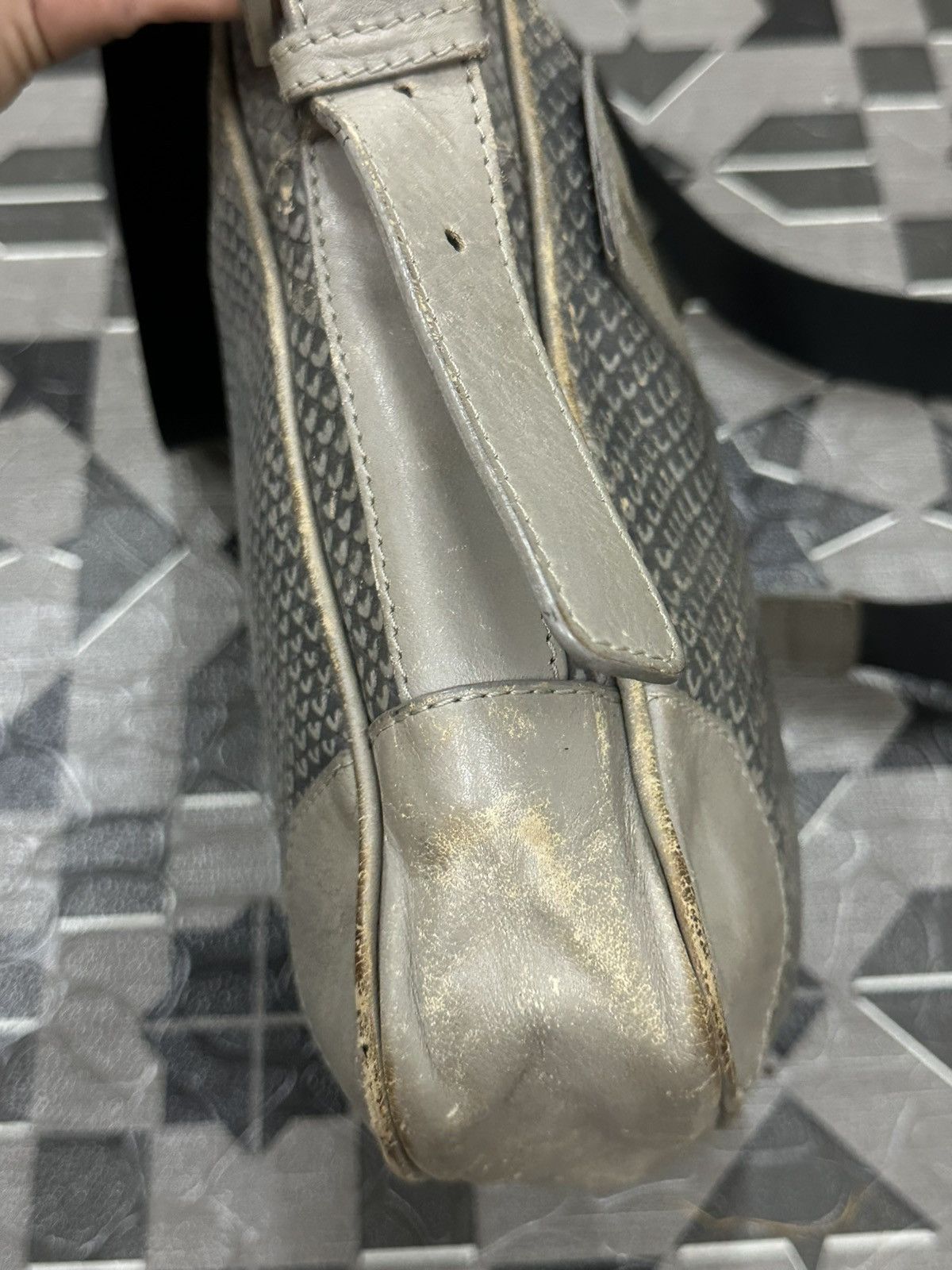 Emporio Armani Vintage 1990 Emporio Armani Fish Leather Sling Bag Size ONE SIZE - 8 Thumbnail
