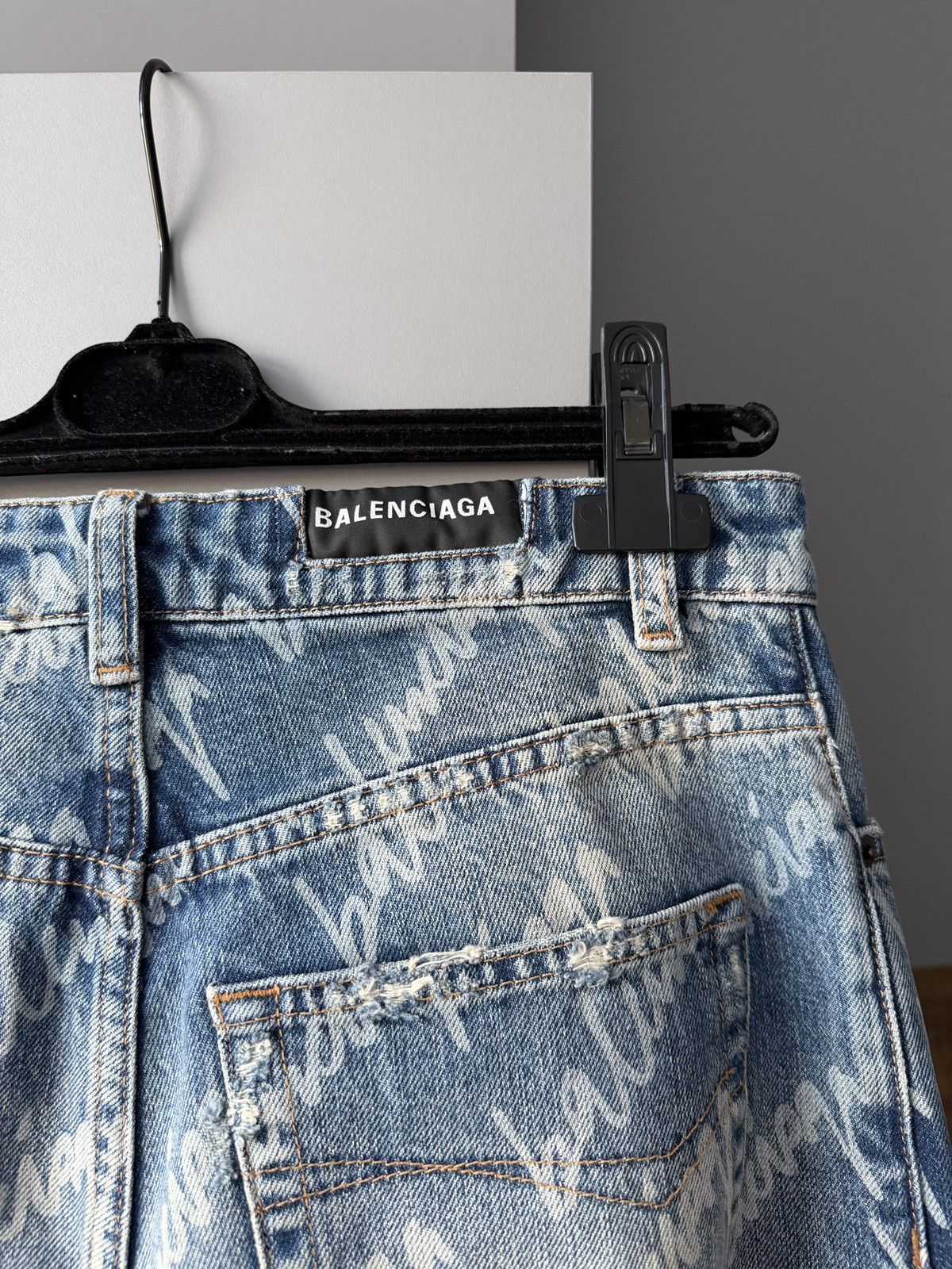 Balenciaga Balenciaga All-Over Signature Scribble-Print Baggy Jeans Size US 28 / EU 44 - 8 Thumbnail