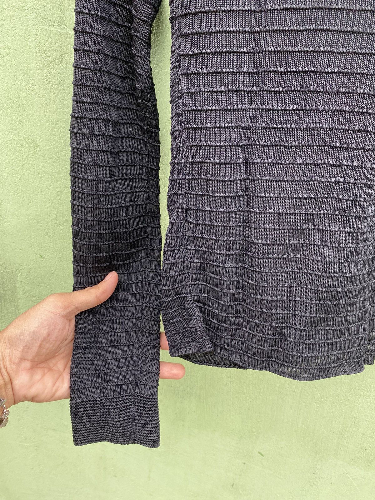 Armani Collezioni Vintage Armani Collezioni Made in Italy Ribbed Knit Cardigan Size S / US 4 / IT 40 - 15 Thumbnail