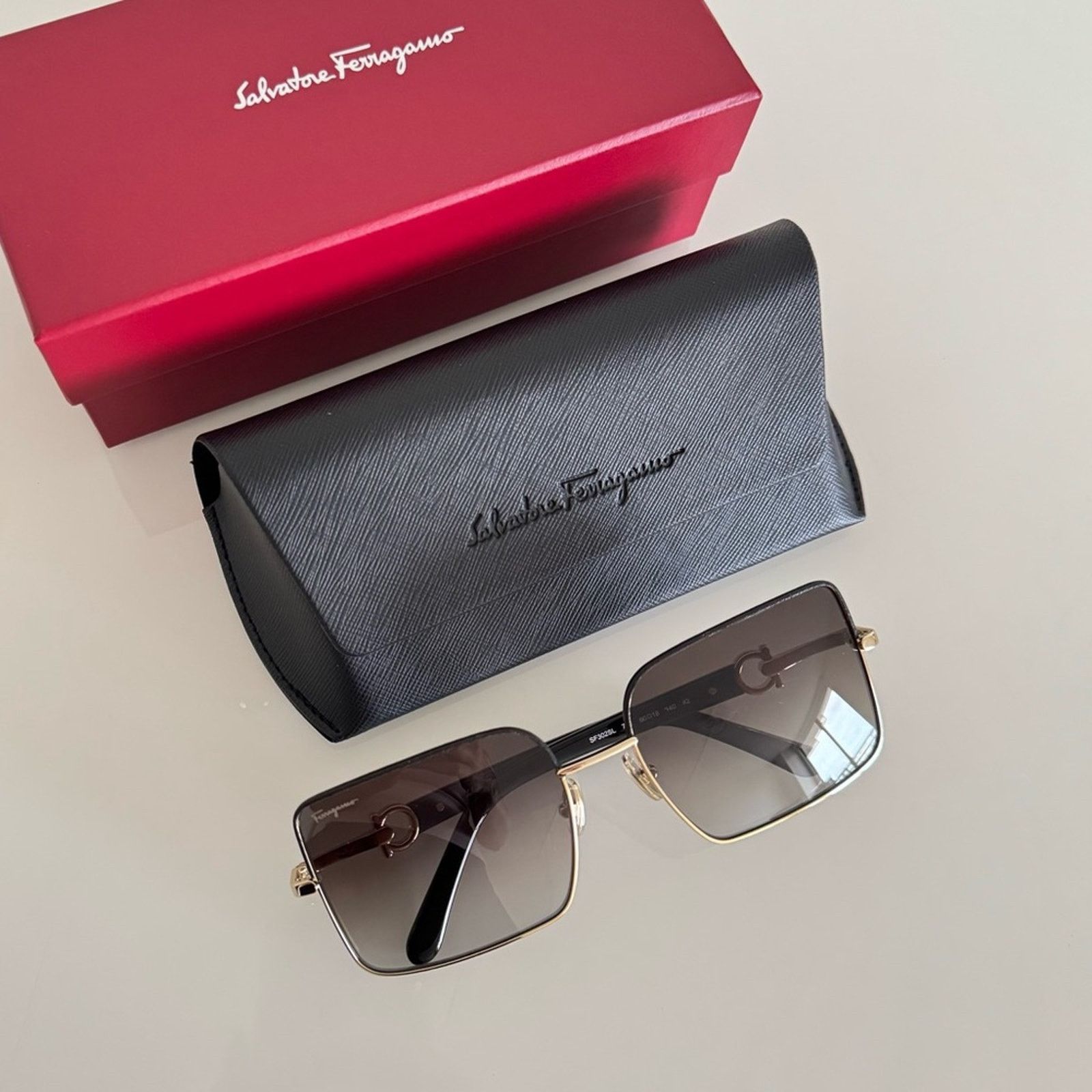 Salvatore Ferragamo New! Salvatore Ferragamo SF302SL 703, Unisex, Authentic Size ONE SIZE - 1 Thumbnail
