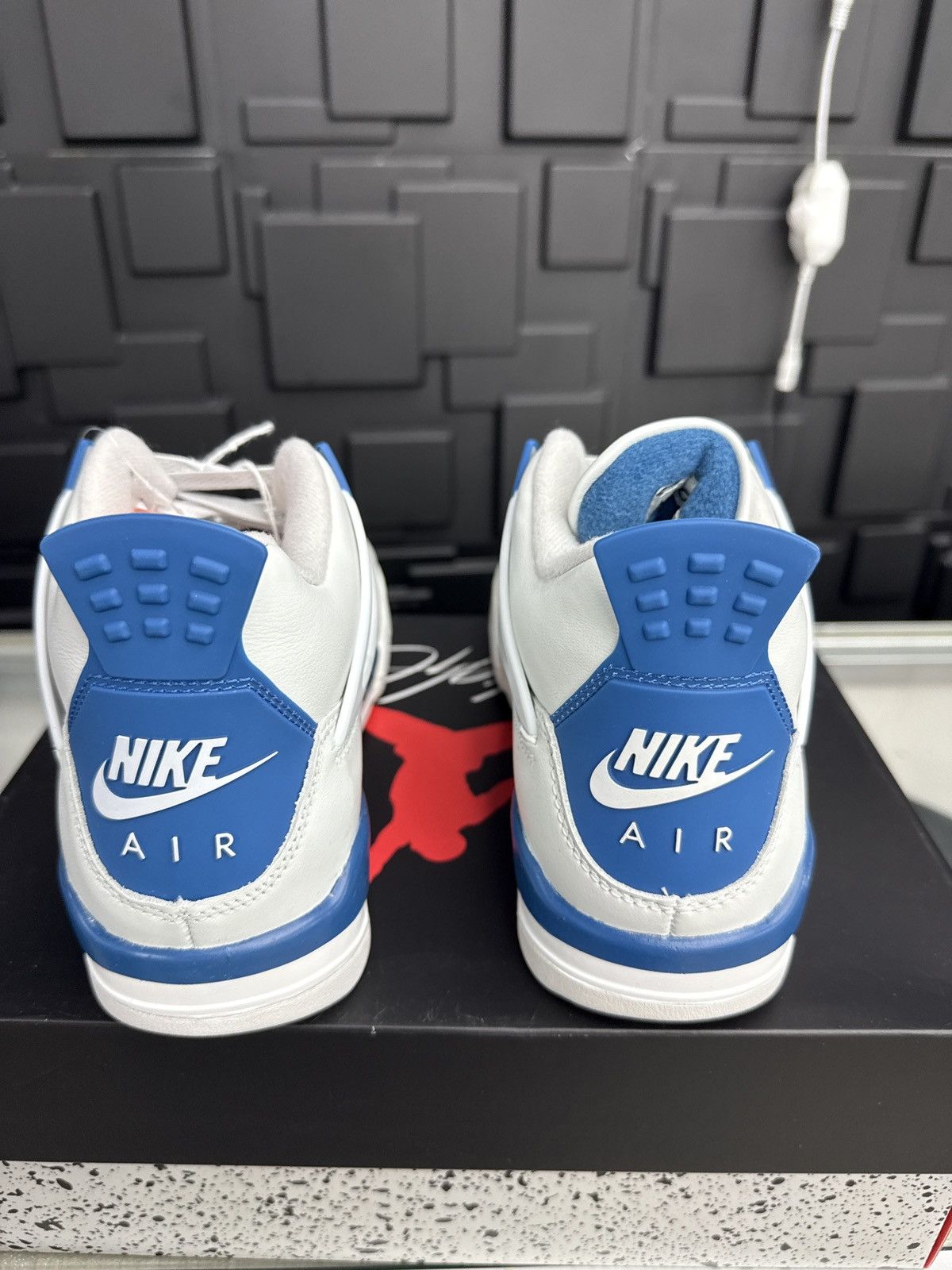 Jordan Brand Jordan 4 Retro Military Blue (GS) Size US 6 / EU 39 - 4 Thumbnail