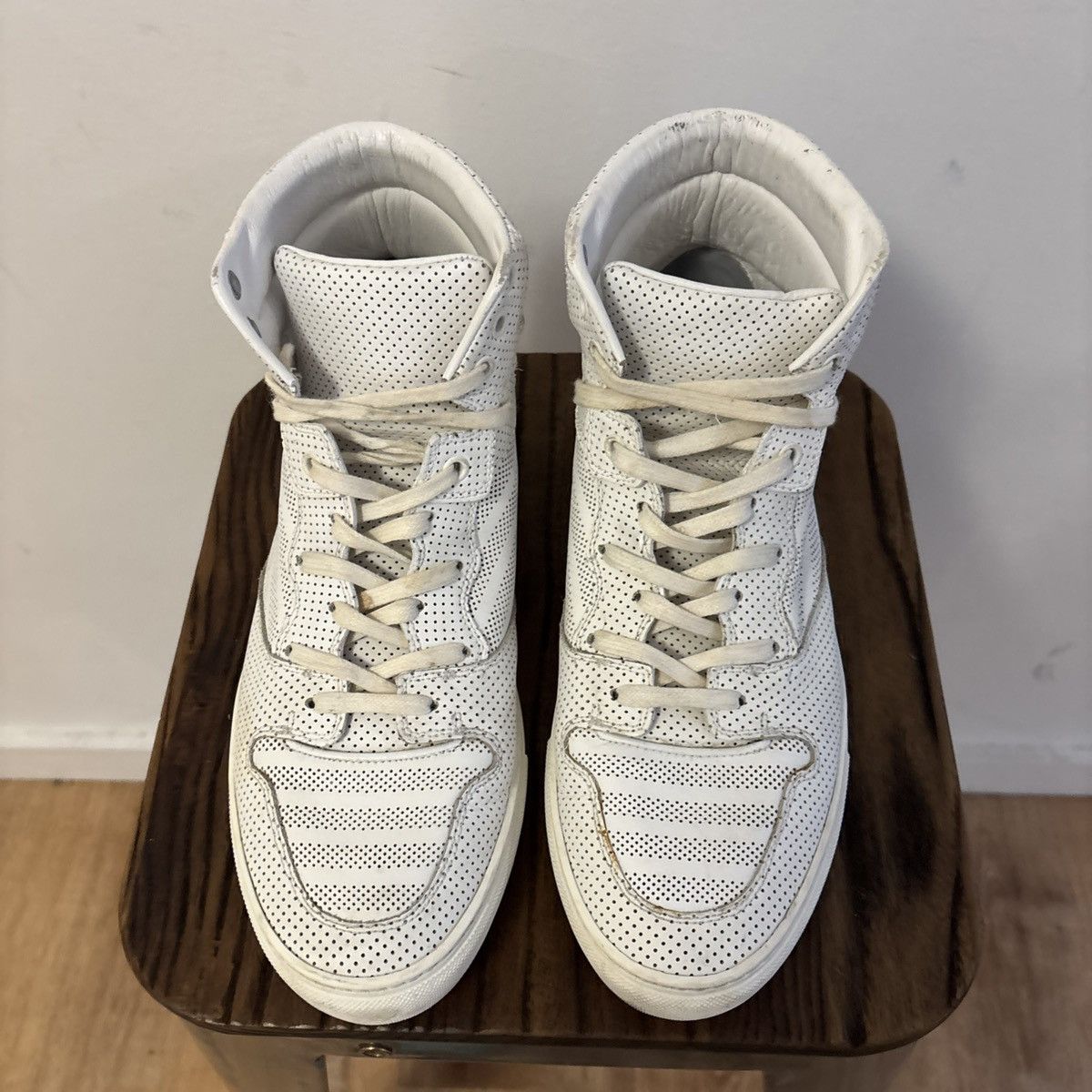 Balenciaga Balenciaga Perforated White High Top Sneakers Size 42 / 9 US Size US 9 / EU 42 - 4 Thumbnail