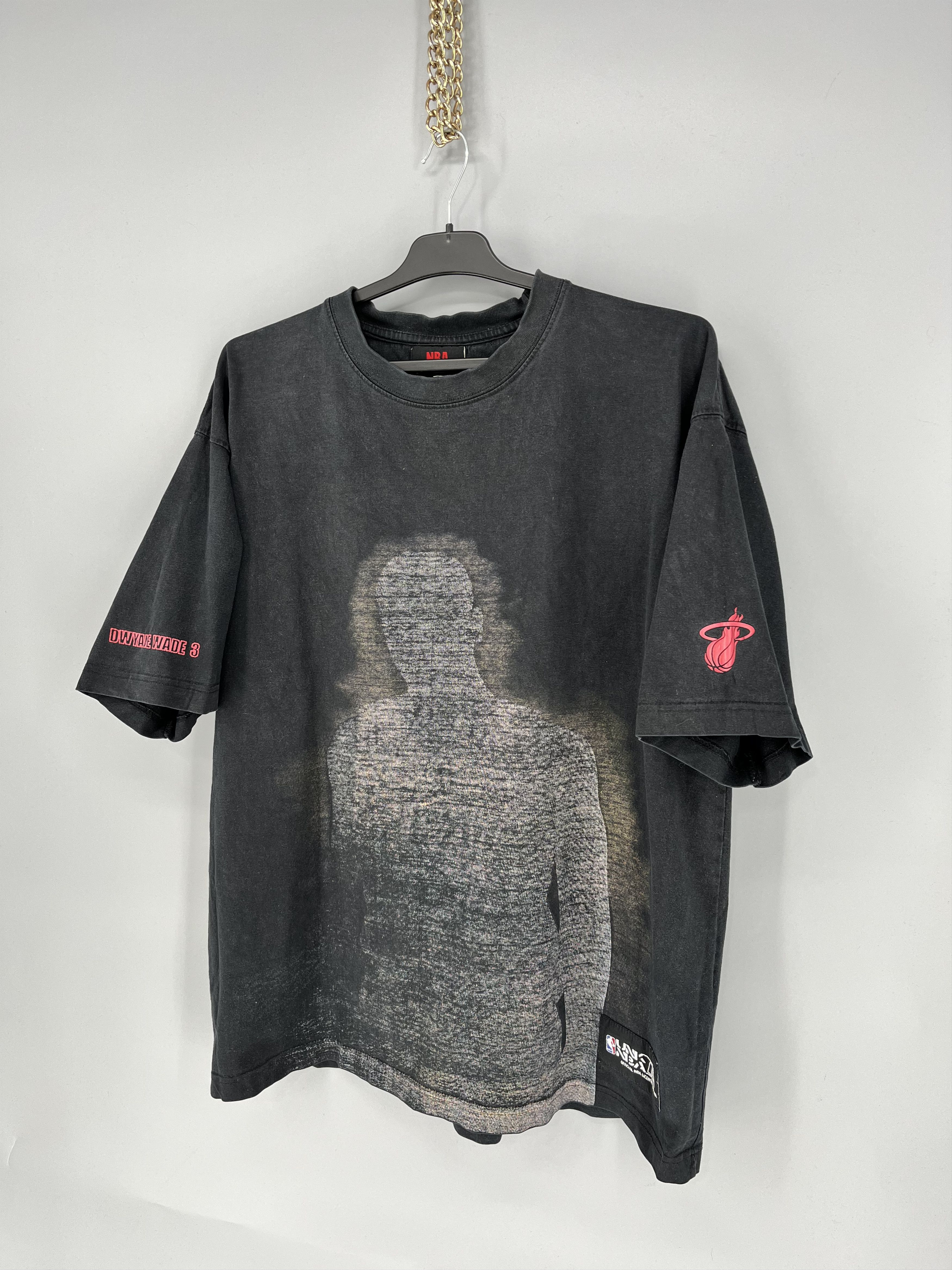 NBA × Rap Tees Vintage Dwyane Wade Miami Heat NBA Raptees L USA RARE Size US L / EU 52-54 / 3 - 3 Thumbnail