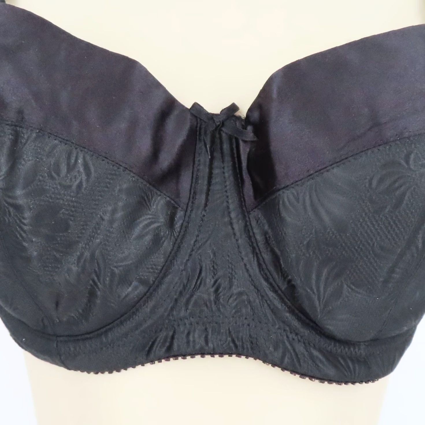 Vintage VTG Bali 36D Black Satin Strapless Bra Underwire Padded Removable Straps Balconette 3370 Womens BKin Size ONE SIZE - 3 Thumbnail