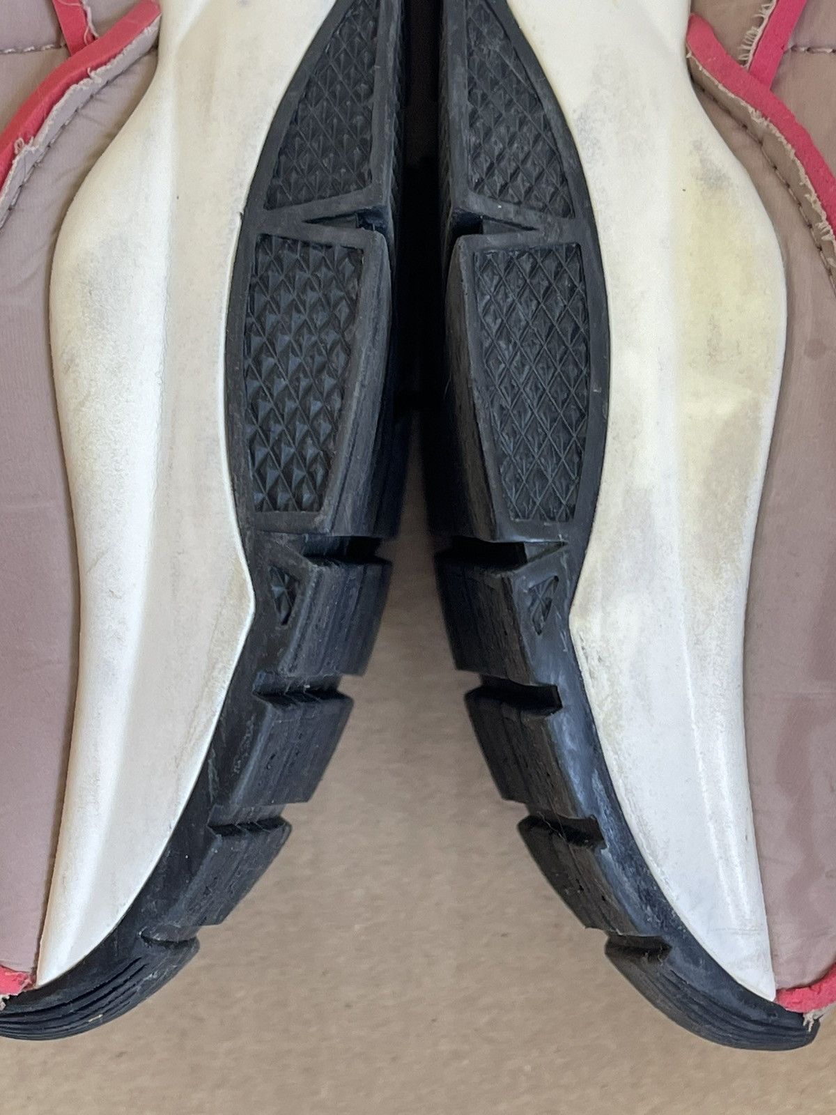 Jimmy Choo Jimmy Choo low-top casual sneakers Size US 6 / EU 39 - 16 Thumbnail