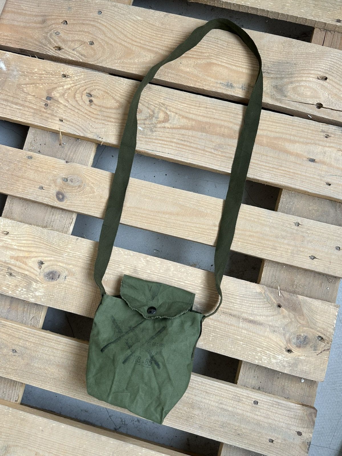 Vintage Vintage 90s 5.56mm F1 Ball Khaki Ammo Shoulder Bag Size ONE SIZE - 1 Thumbnail