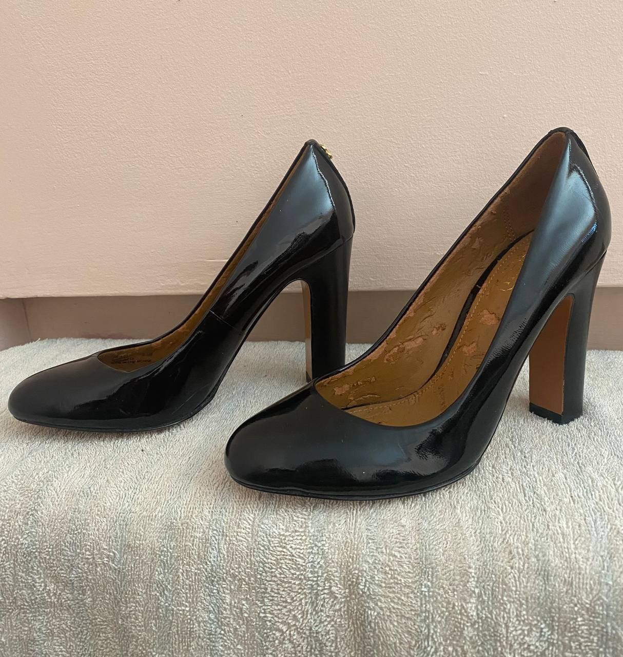 Coach 🖤 Coach Shelley Black Patent Pumps Size 5.5 Size US 5.5 / IT 35.5 - 2 Thumbnail