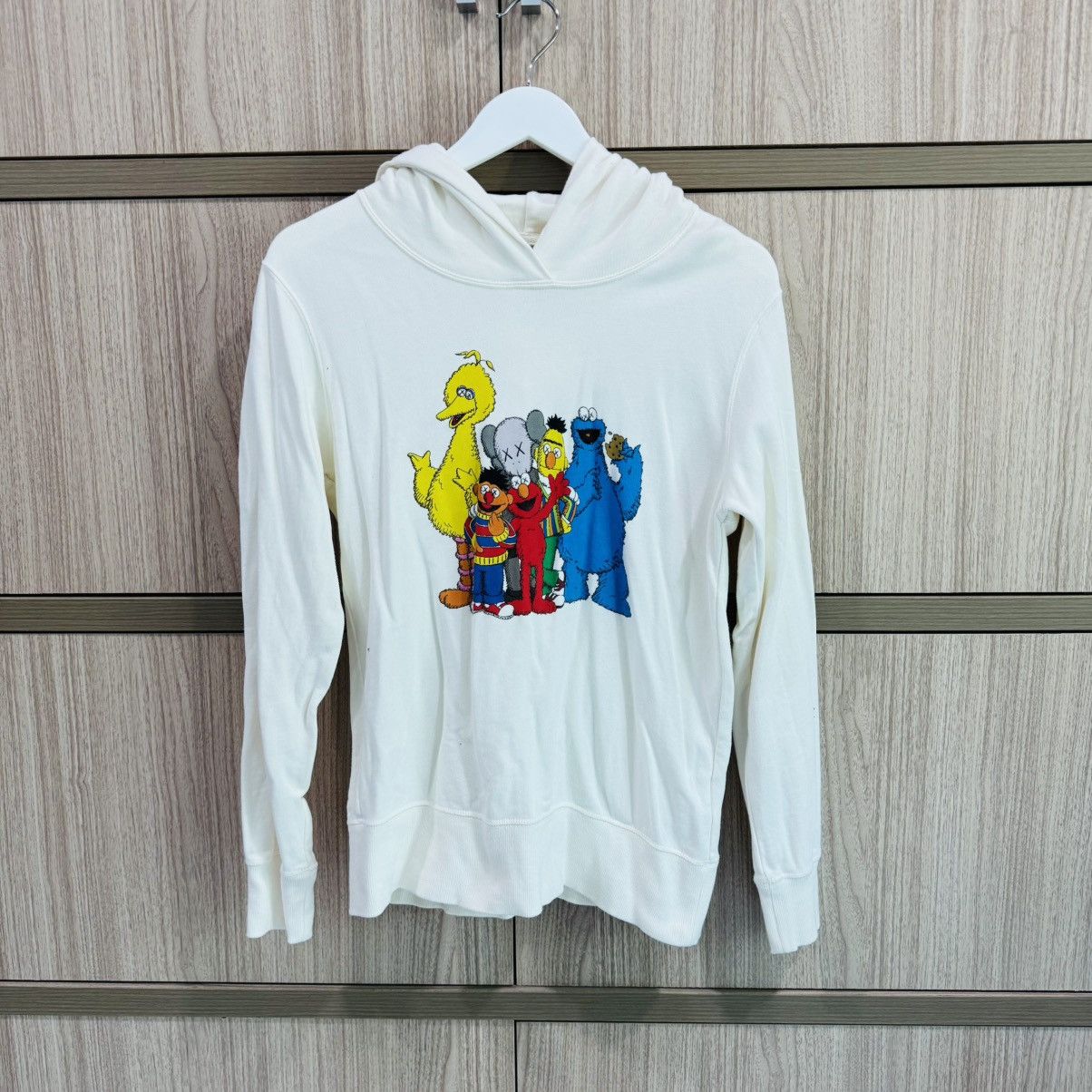 Kaws × Uniqlo Kaws X Sesame Street X Uniqlo Hoodie Size US S / EU 44-46 / 1 - 1 Thumbnail