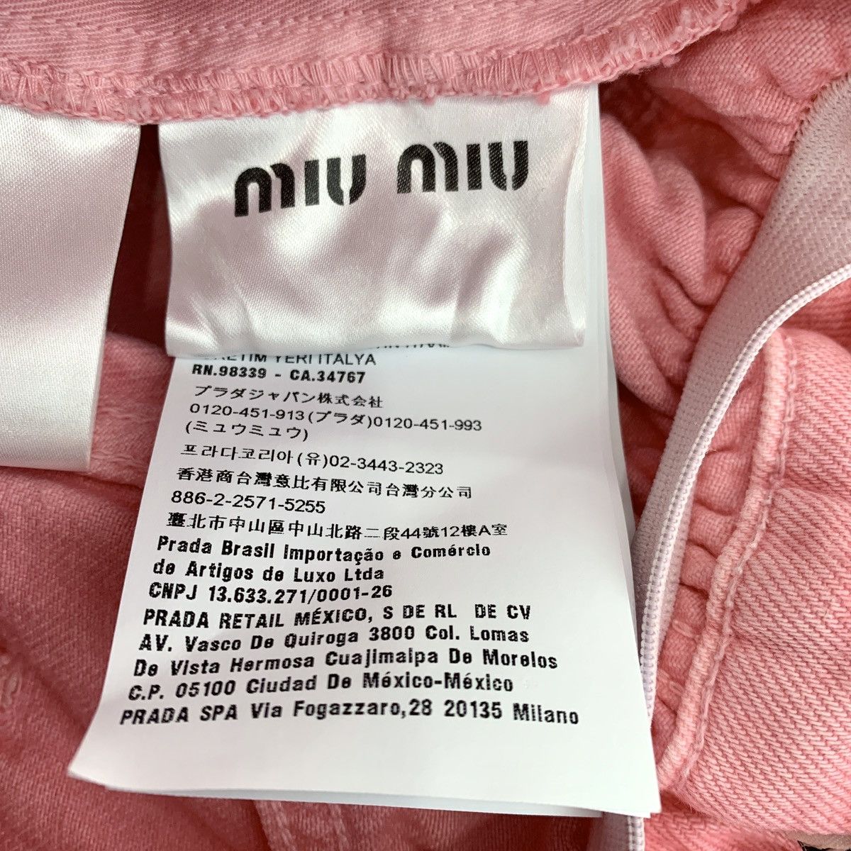 Miu Miu MiuMiu Pink Logo Printed Cotton Casual Shorts K26WX Size 26" / US 2 / IT 38 - 8 Thumbnail
