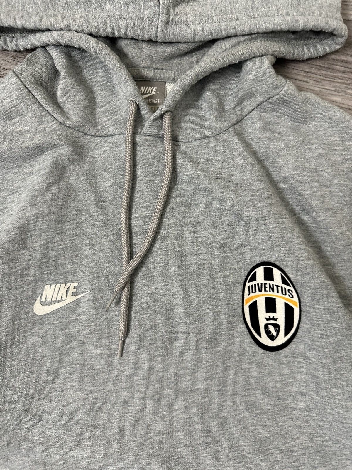 Vintage Vintage Nike Juventus Hoodie Small Swoosh Jersey 00s Size US S / EU 44-46 / 1 - 5 Thumbnail