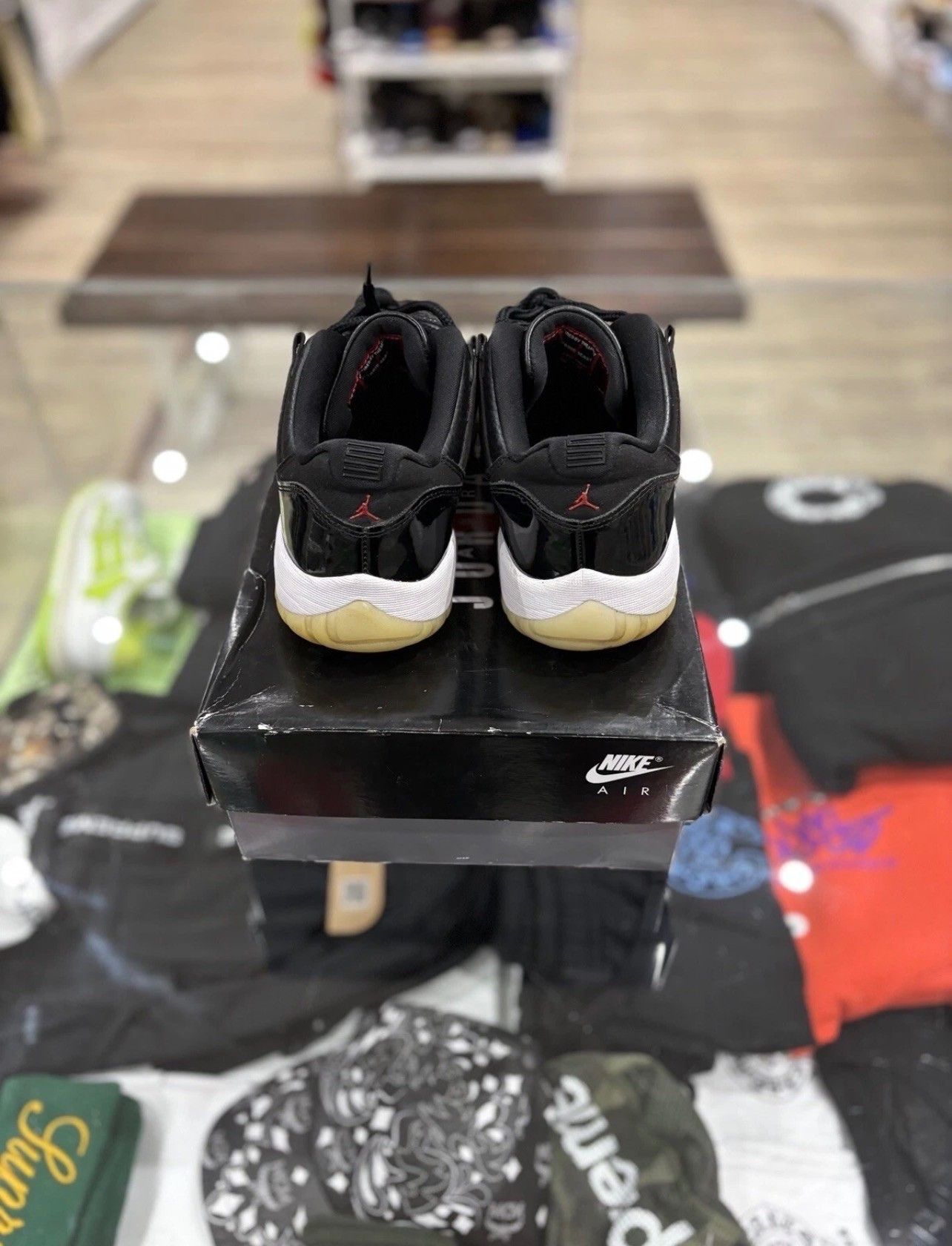 Jordan Brand Jordan 11 Low 72-10 Size US 8.5 / EU 41-42 - 4 Thumbnail