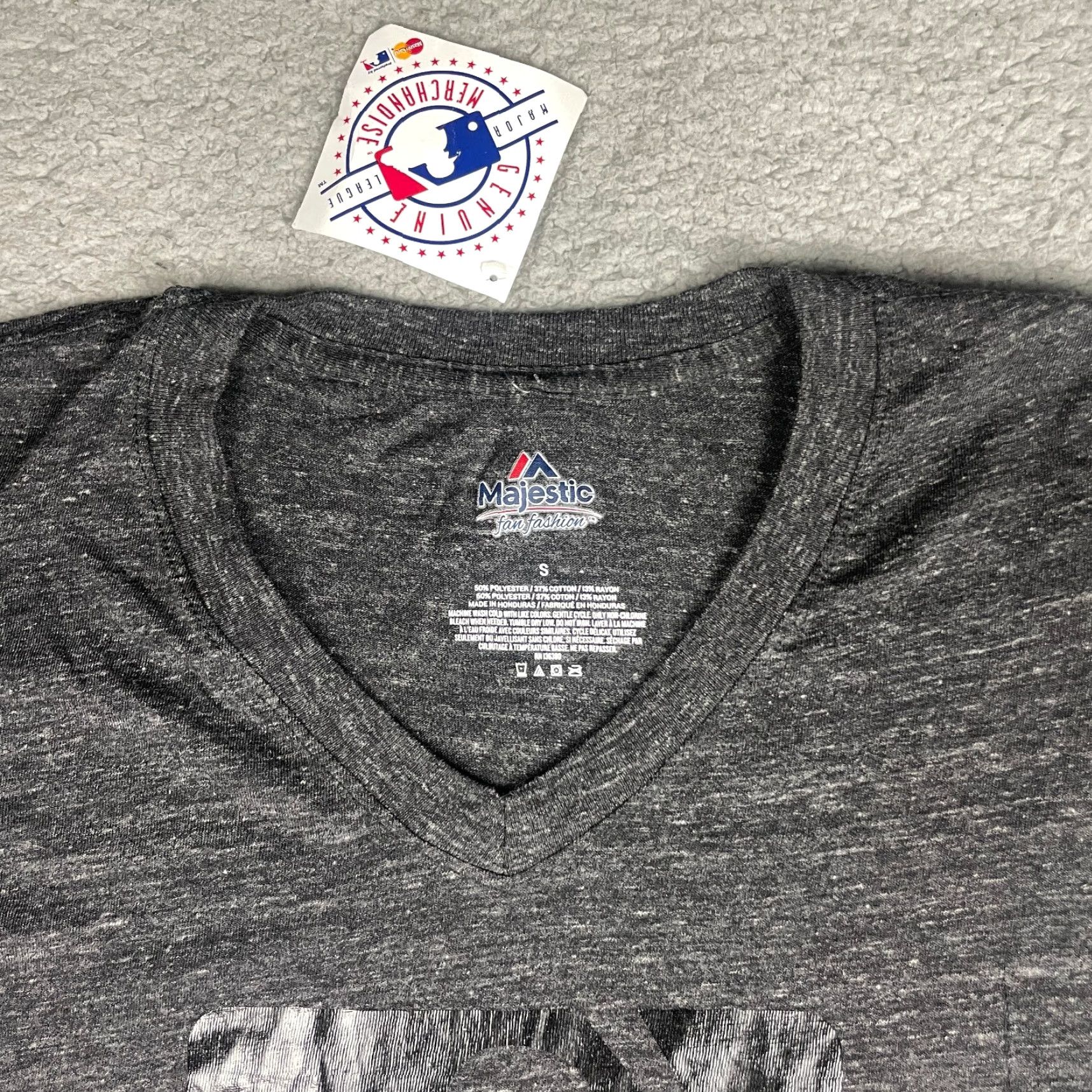 MLB MLB Baseball T-Shirt Women S Gray Red Short Sleeve V-Neck Graphic Logo All Seasons Mens? Ladies? Wait. Size S / US 4 / IT 40 - 6 Thumbnail