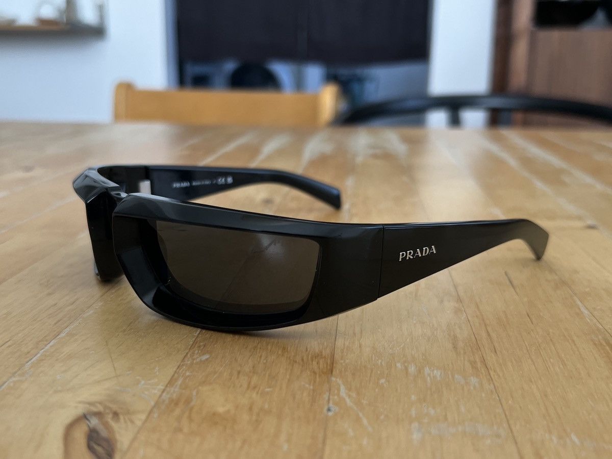 Pre-owned Prada Sunglasses In Black